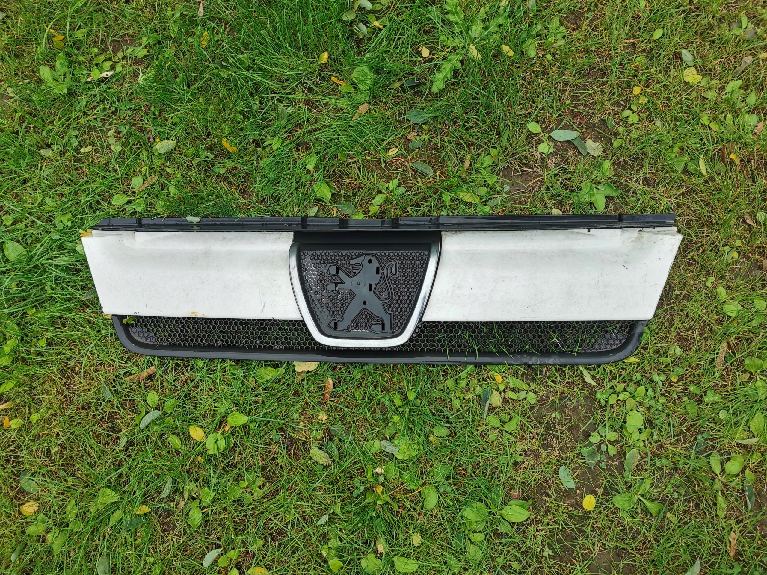 PEUGEOT BOXER grill grille front bumper 1304703070