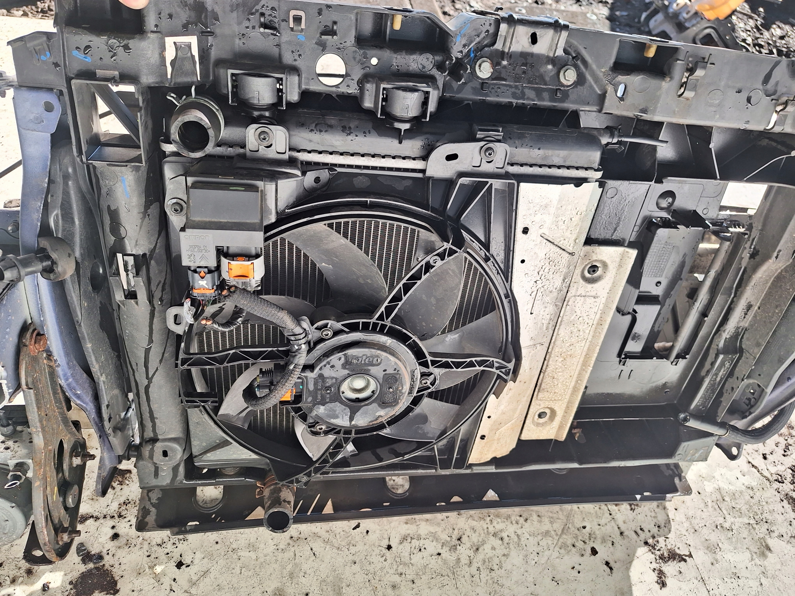 PEUGEOT 208 and 12-15 support panel for radiators petrol