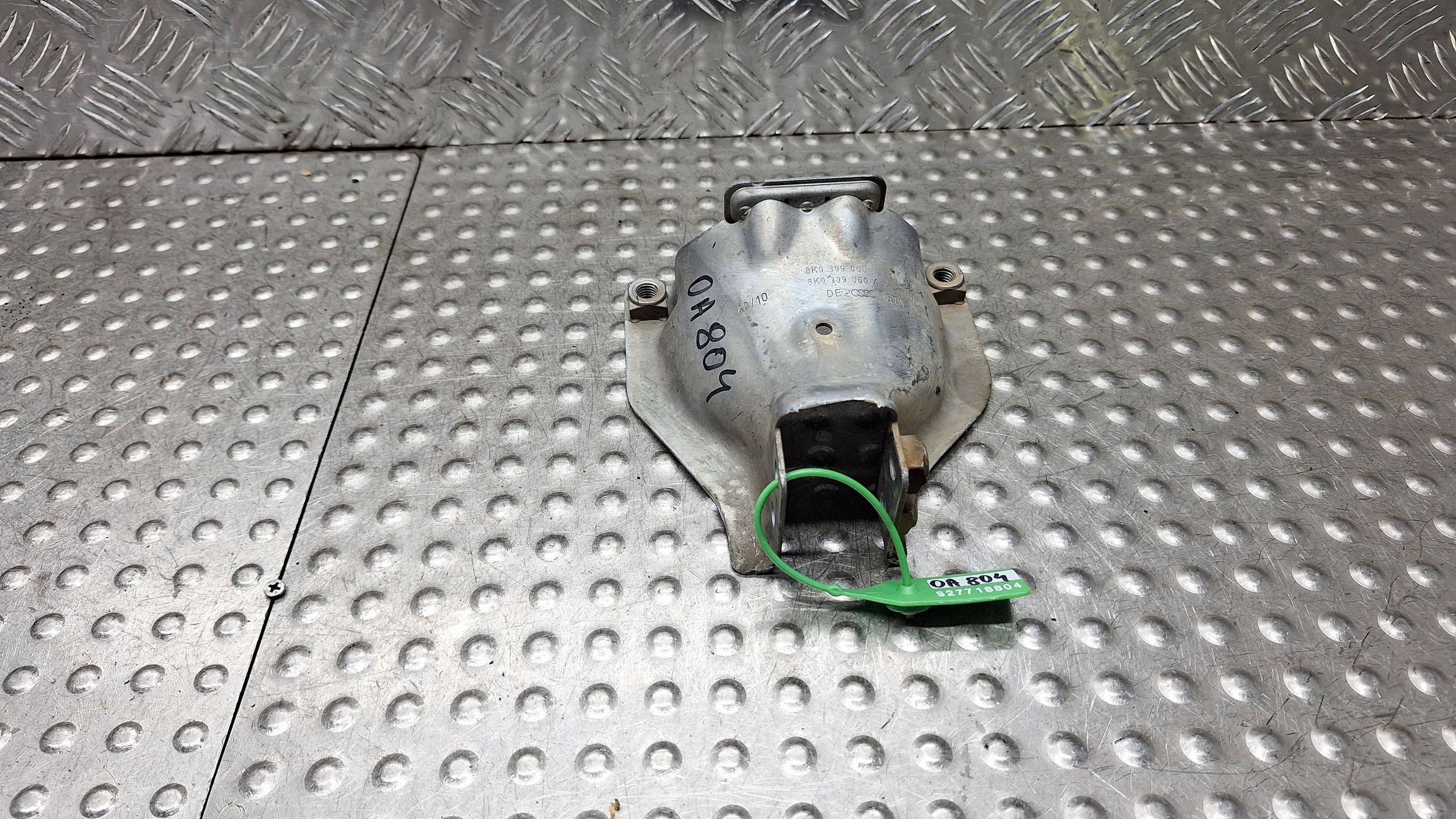 motor mount cover right 8K0399060 AUDI A4 B8 A5 8T Q5 8RA