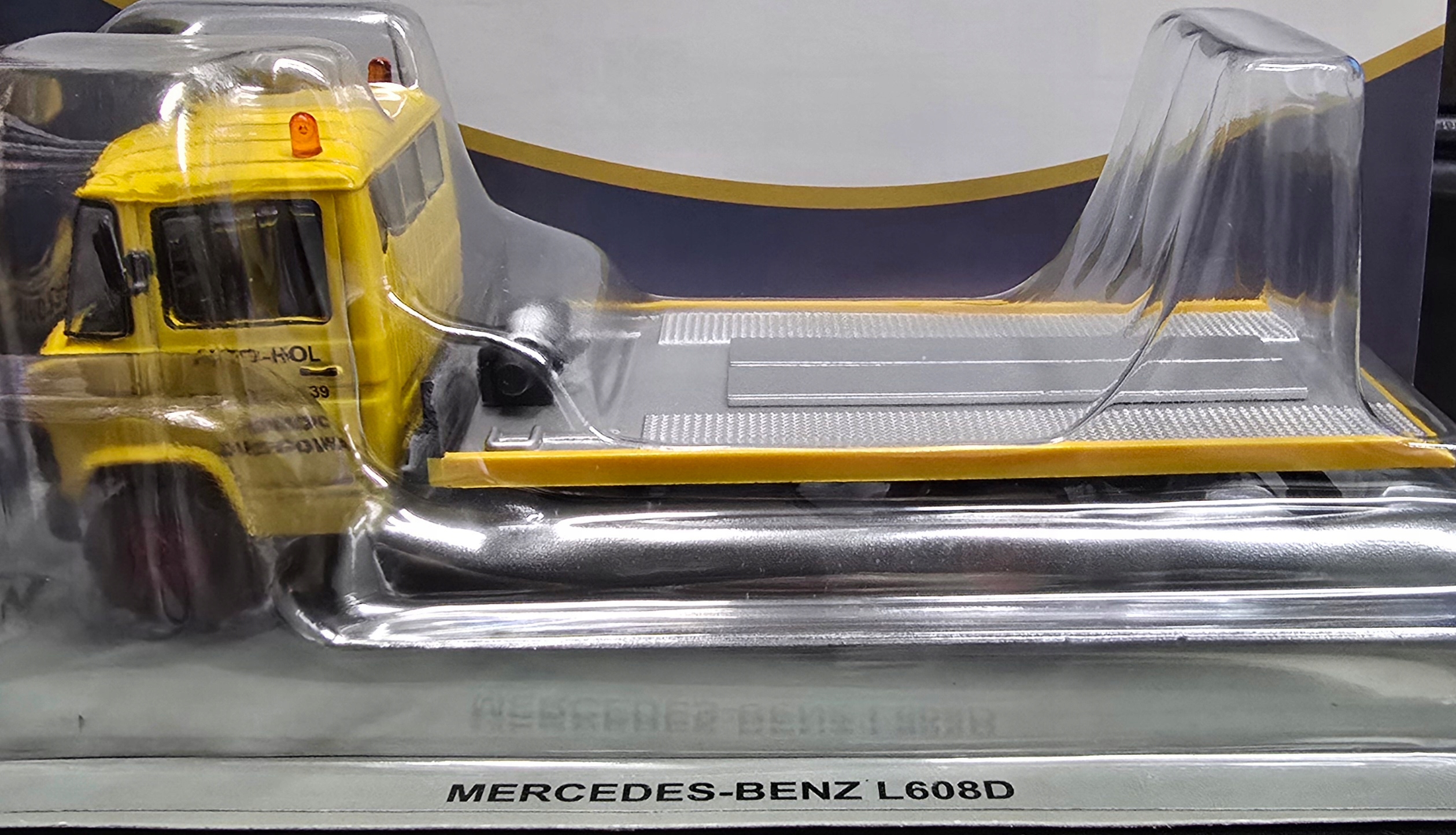 KULTOWE CIĘŻARÓWKI PRL -u NR 104 / 2025 - MERCEDES BENZ L608D ISSN 9791220916196