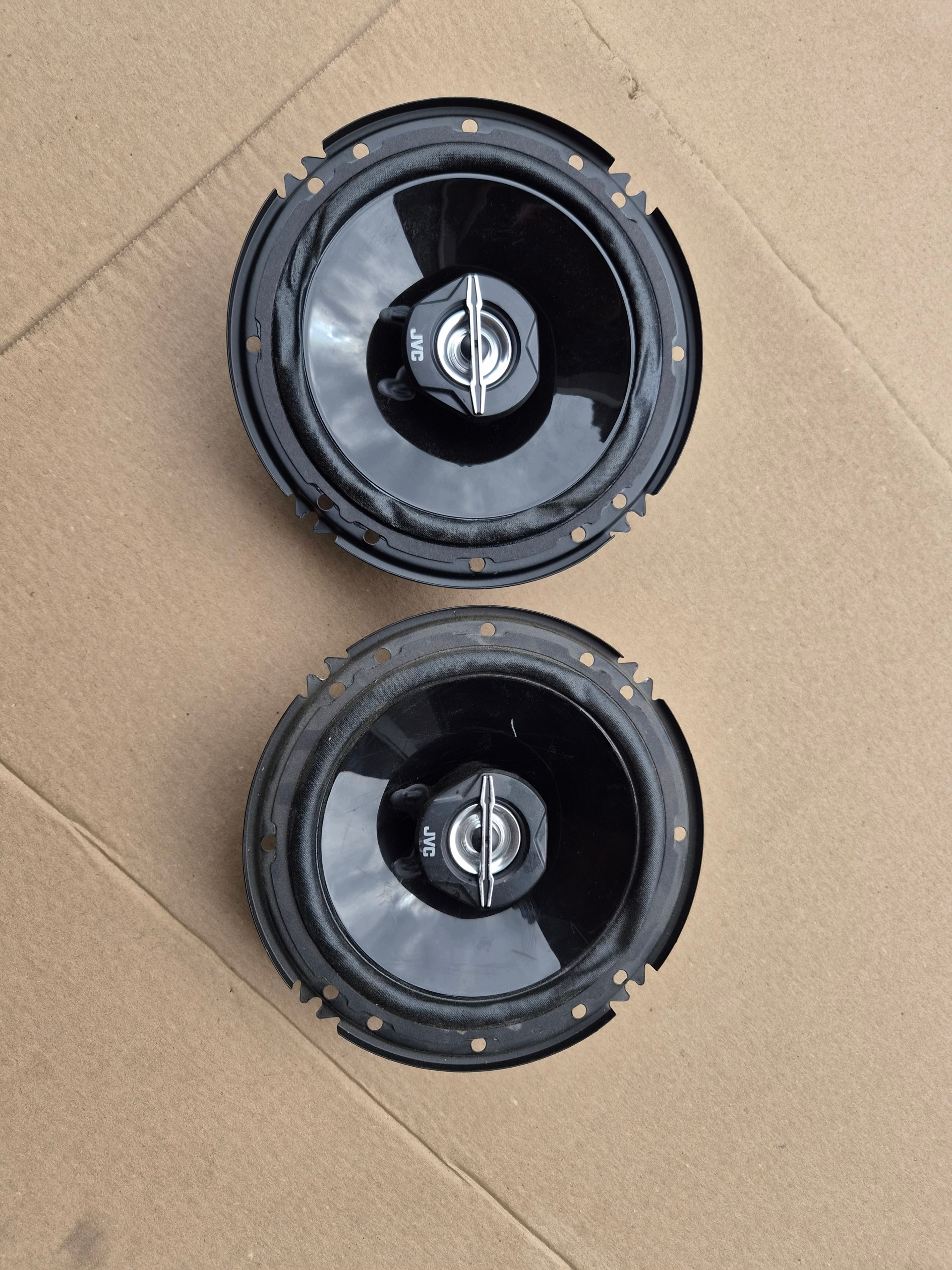 repráky samochodowe JVC CS-J620X z VW T5
