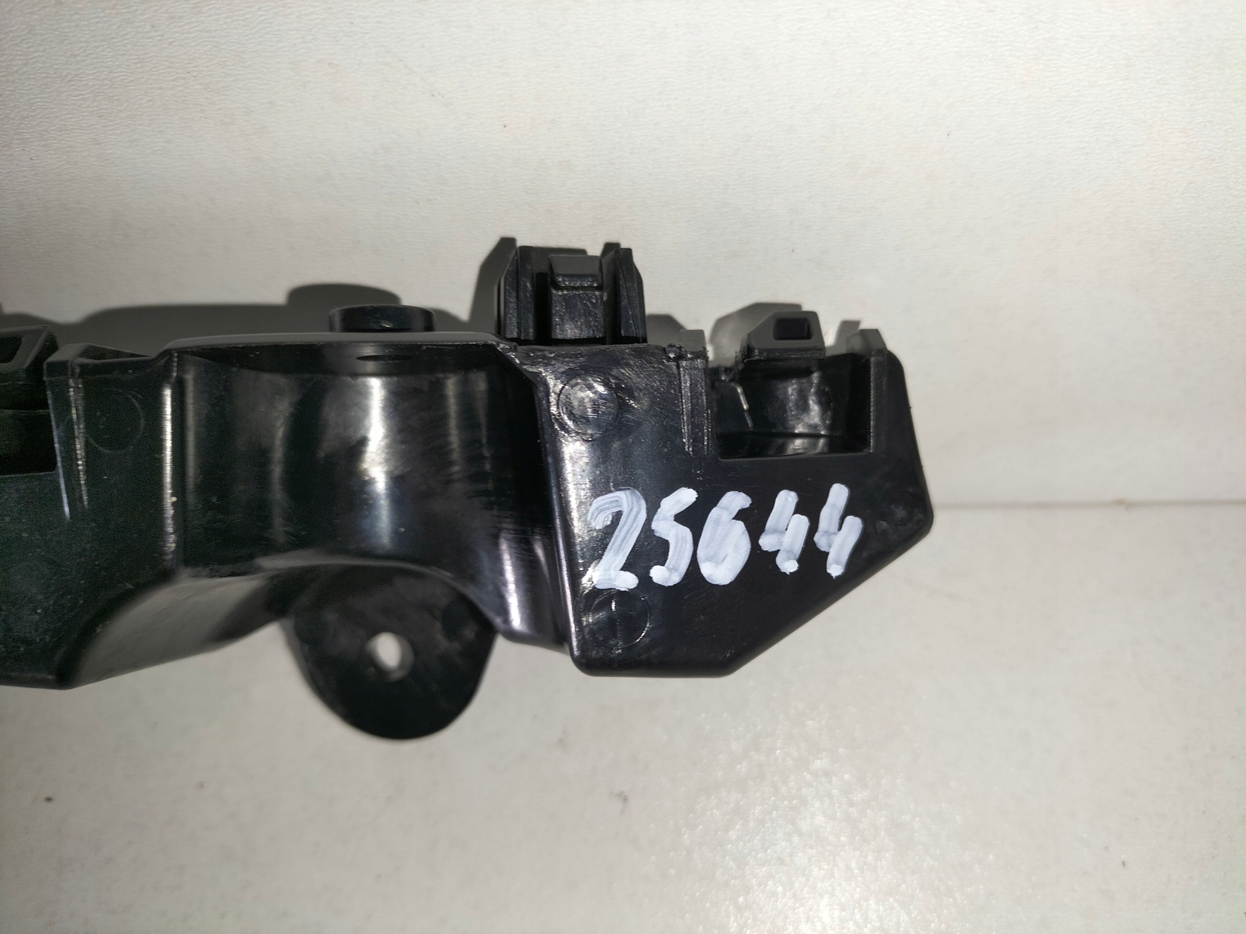 bumper bracket front right DACIA DUSTER II 17