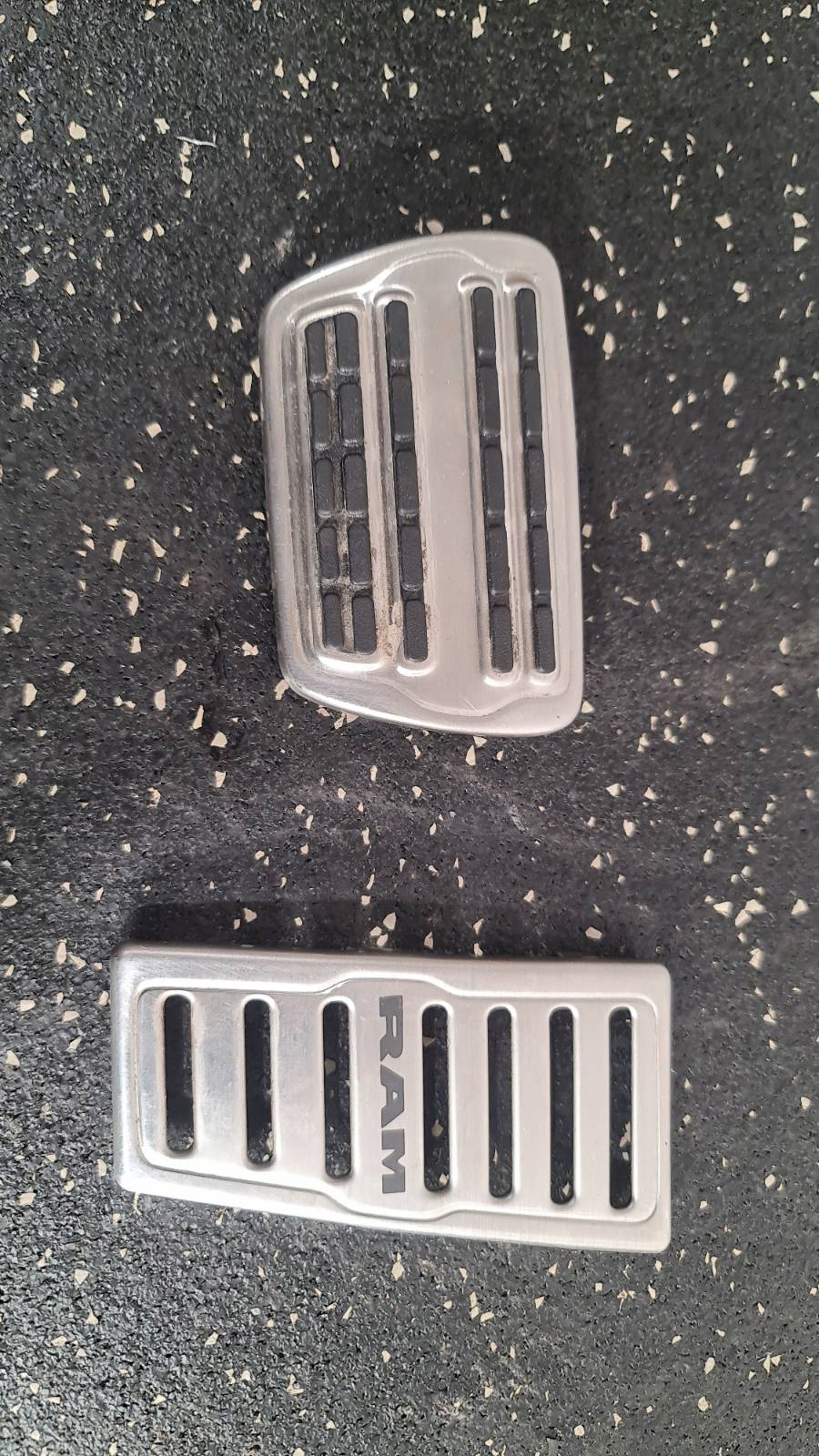 Dodge Ram V 1500 BIGHORN 5.7 HEMI - ORGINAL