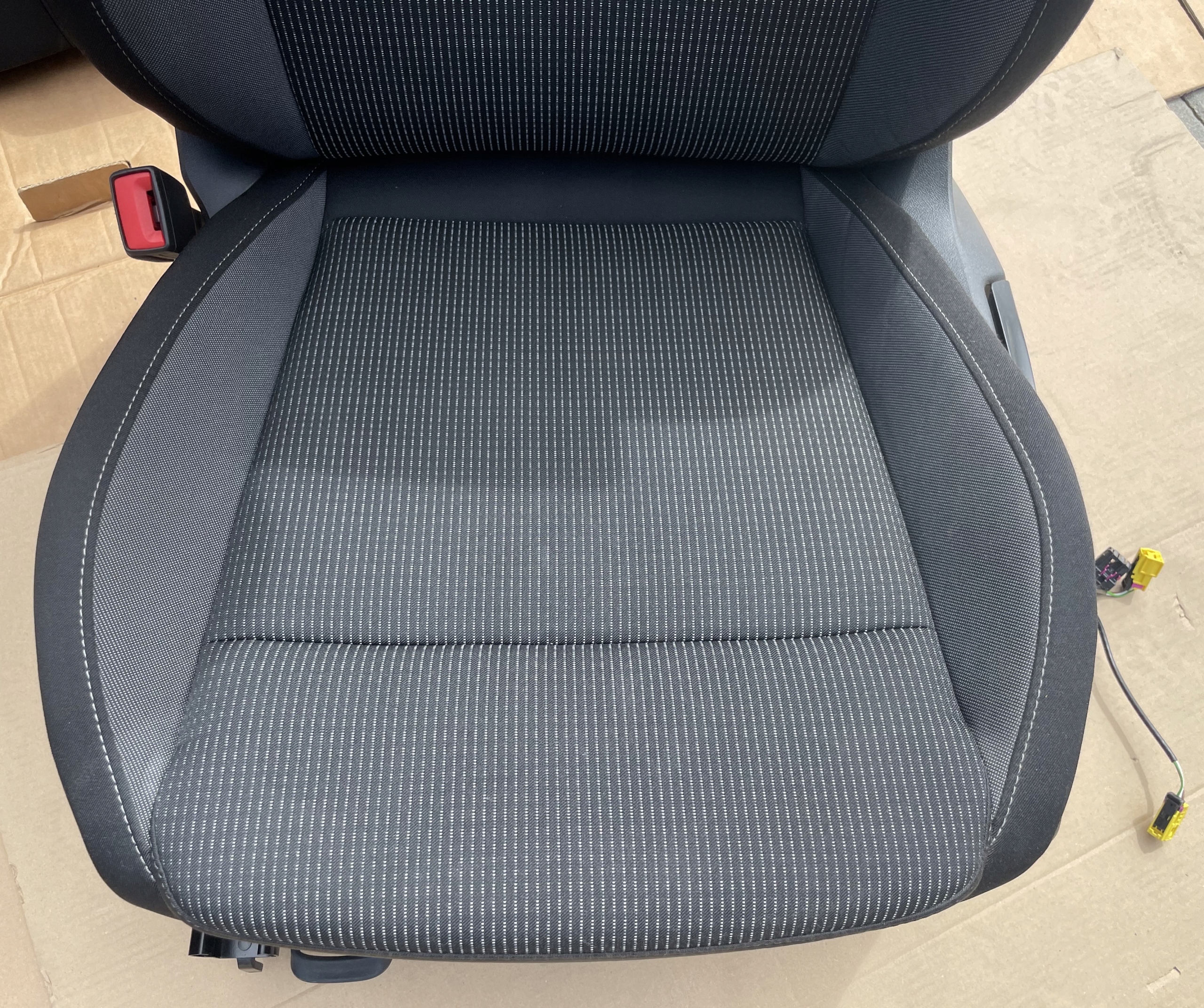 Siège SKODA OCTAVIA IV KOMBI Comme Neuf KOMPLET