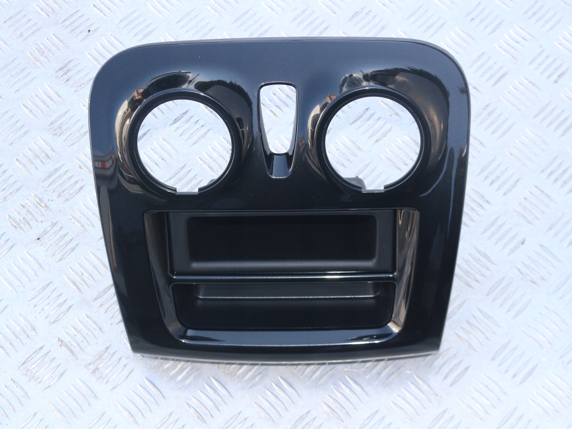 RAMKA RADIA DACIA SANDERO II LOGAN II 682602432R