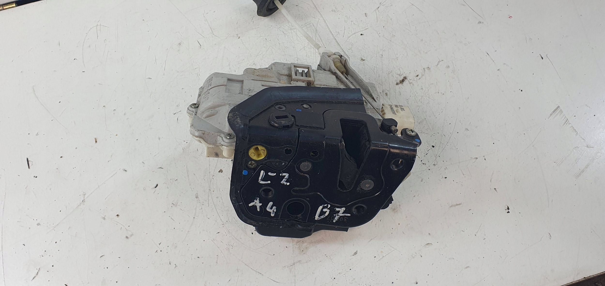 Audi A4 B7 lock door tylnych left rear part