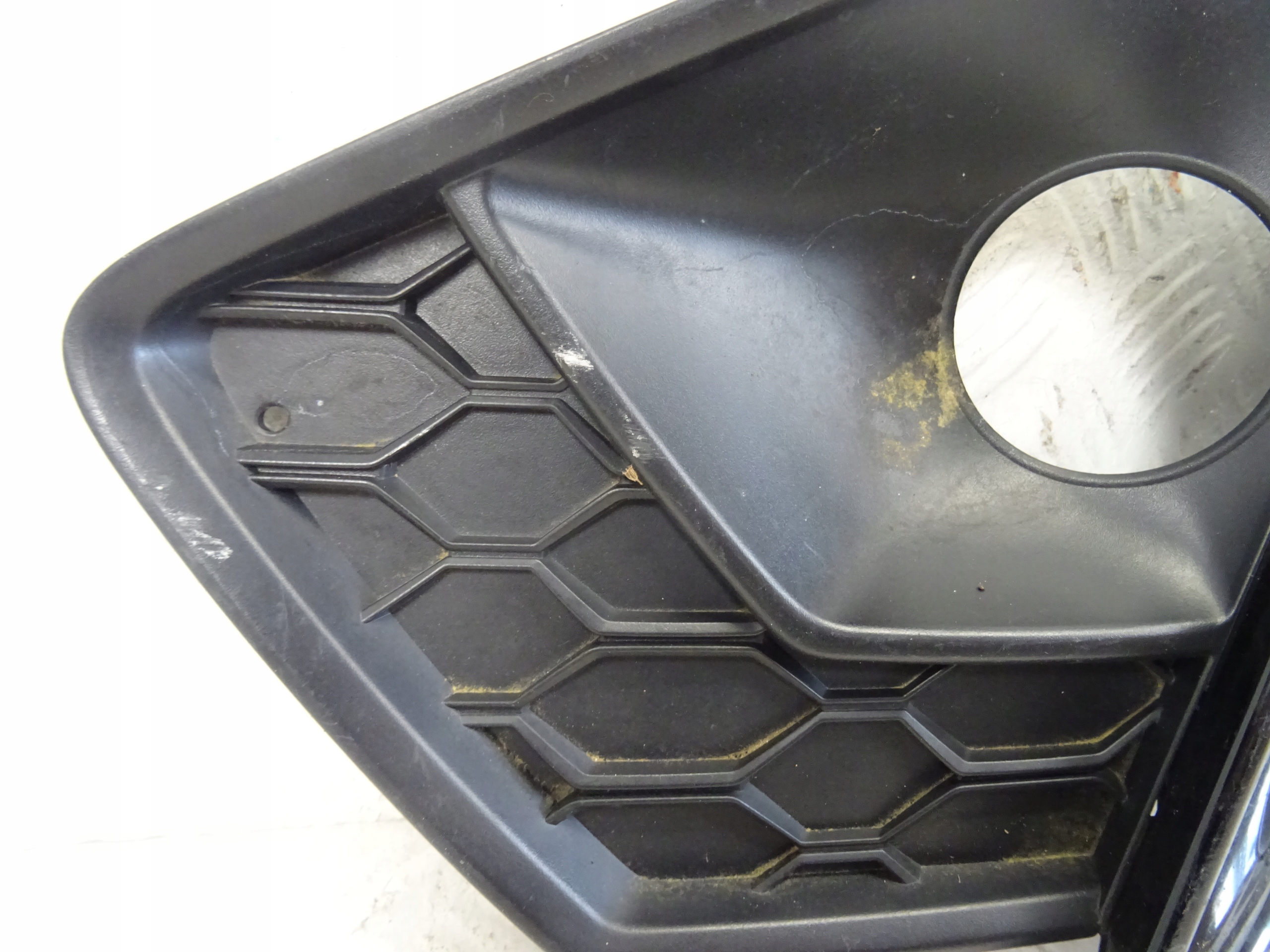 grid of a bumper front front right AUDI A4 B9 LIFT S-LINE 8W0807682AM