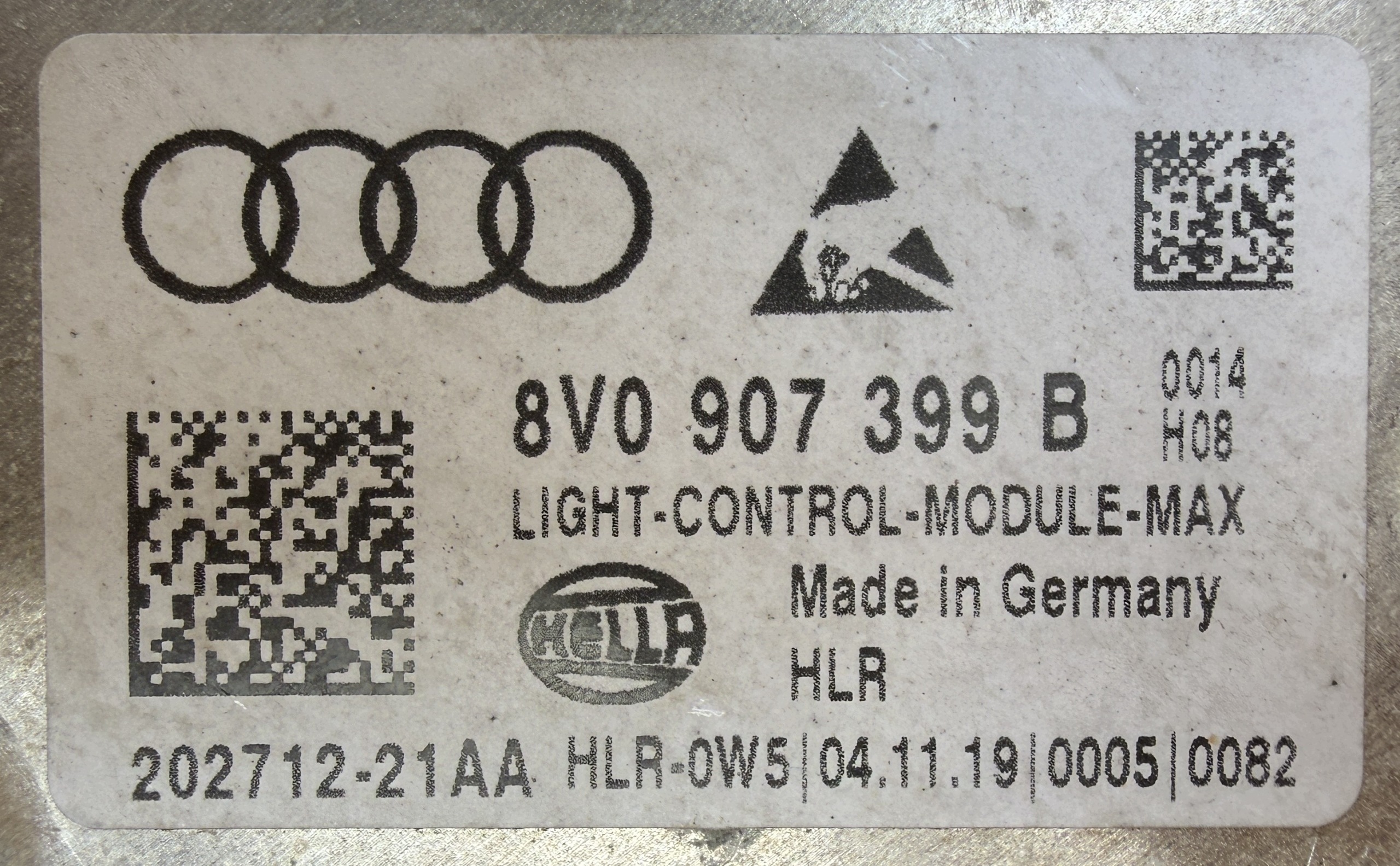 light VW TIGUAN ALLSPACE 5NN941081C left original as new complete