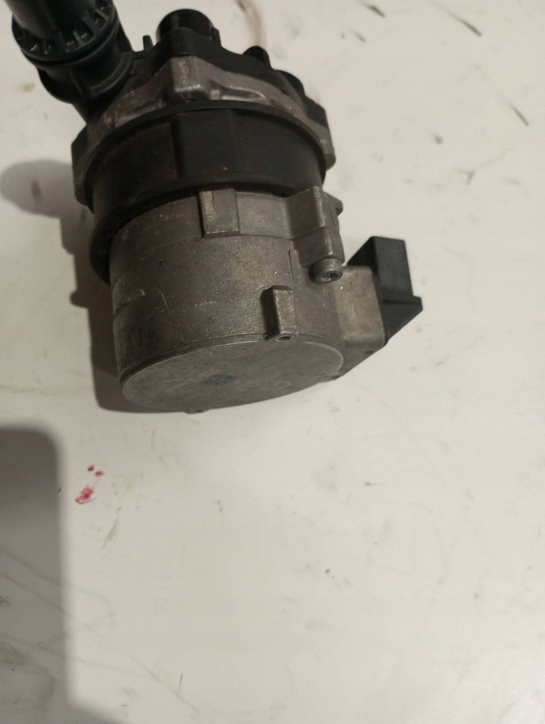 water pump MERCEDES A0005001986