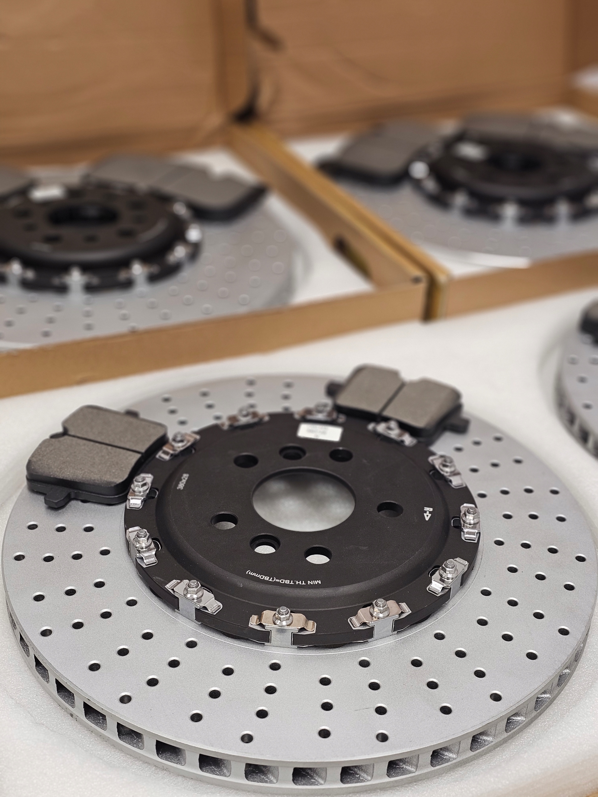 Konwersja CERAMIKA -> STAL Komplet Tarcze Klocki Ferrari Roma - galeria