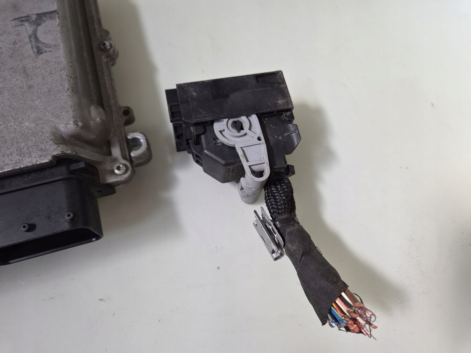 control unit of the engine module ecu 2.2 cdi MERCEDES GLC X253 W253 C253 A6519006401
