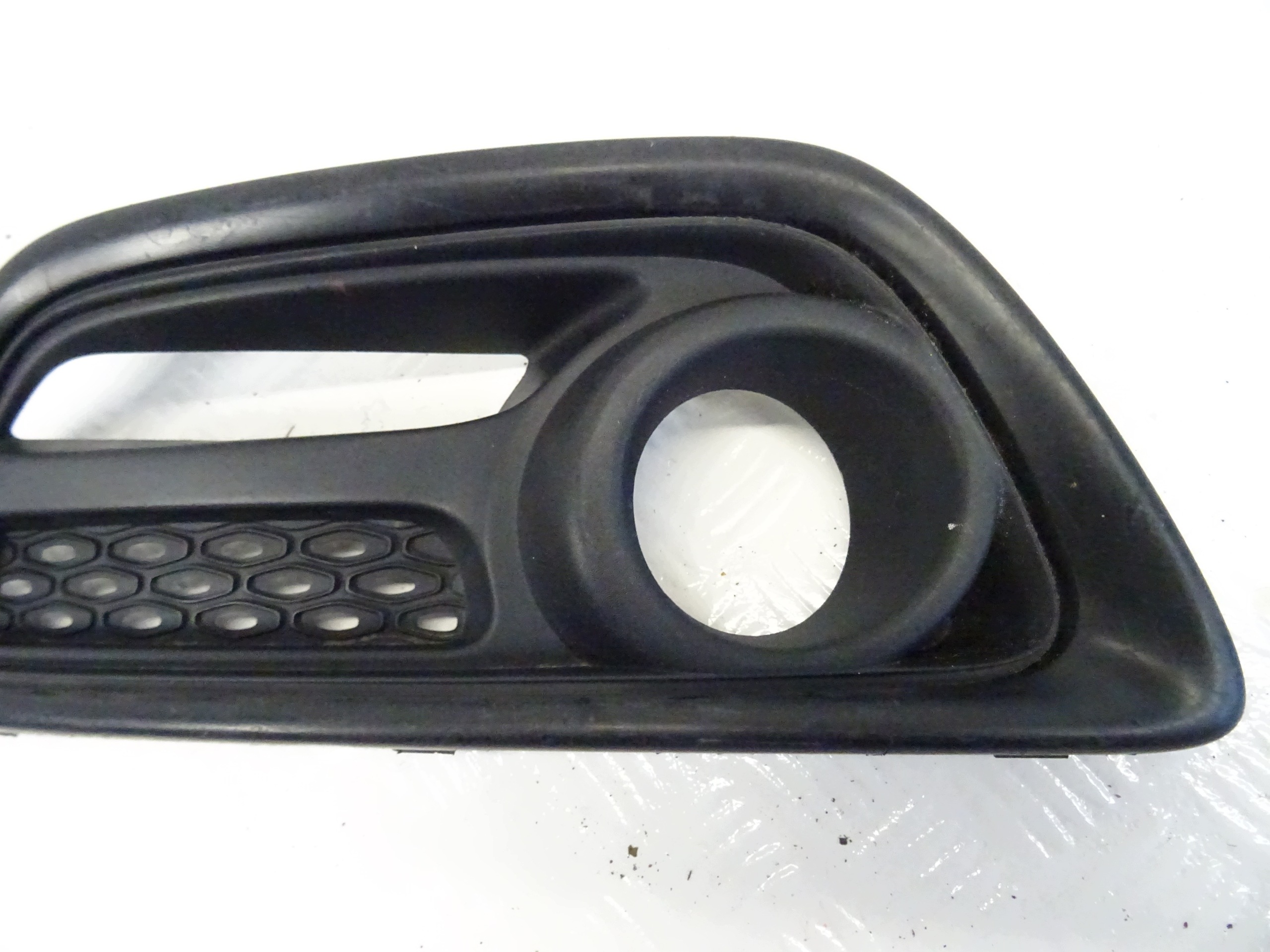 grid of a bumper right front RENAULT CAPTUR and 620740754R