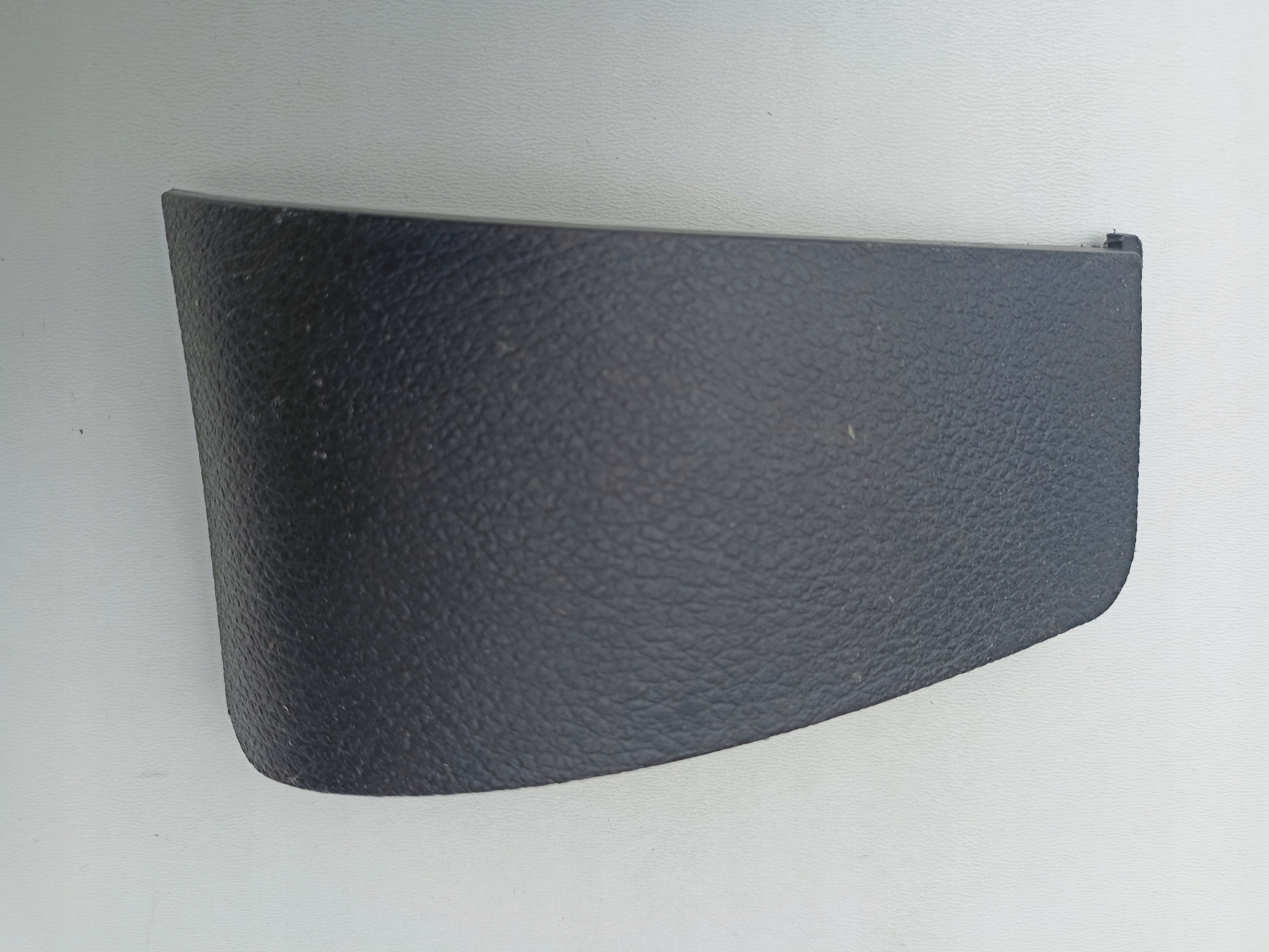 DODGE CHALLENGER 2015+ OSŁONA ZAŚLEPKA PASA BEZPIECZEŃSTWA PRAWA