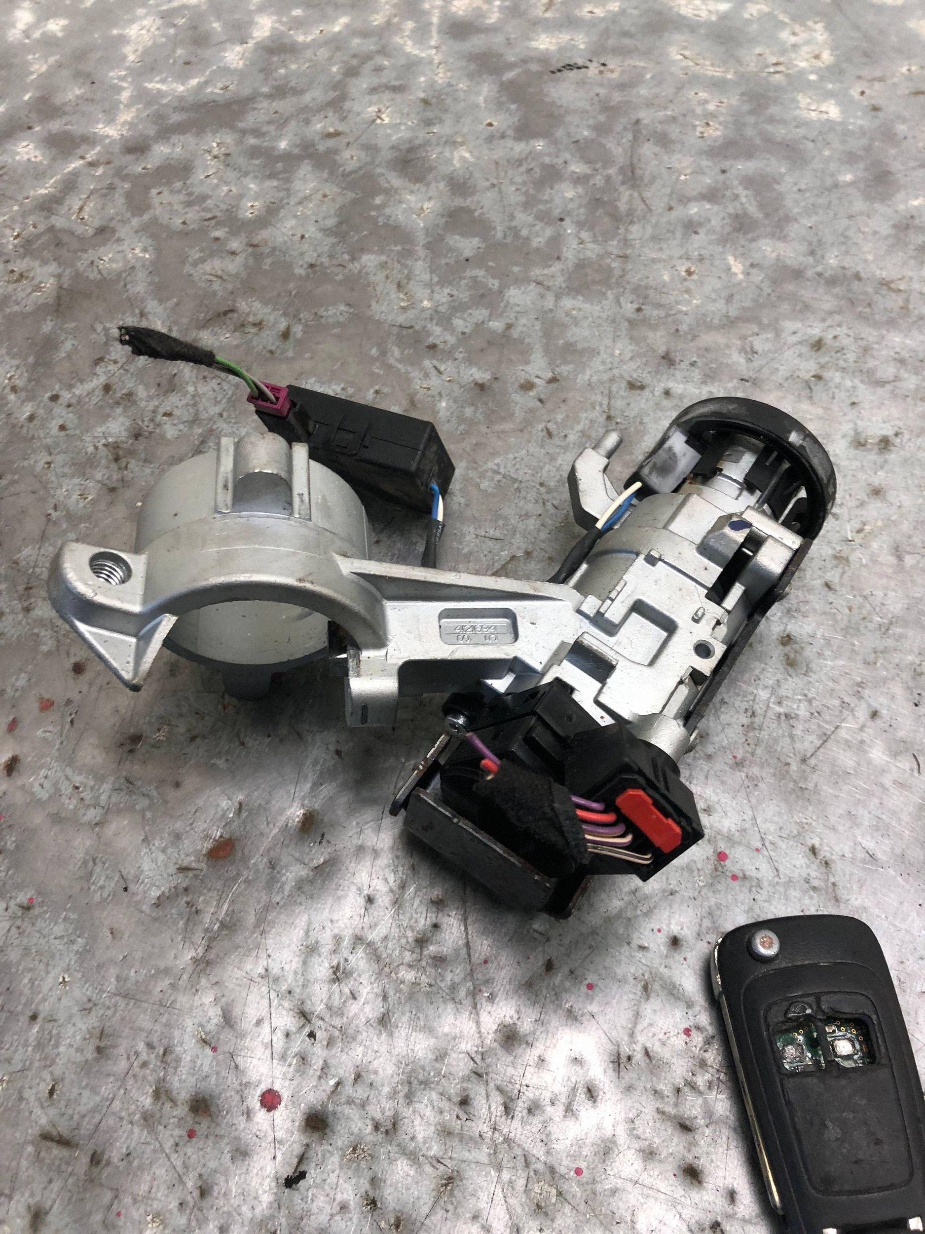 ignition + KLUCZYKI OPEL ASTRA J 13383062 20939745