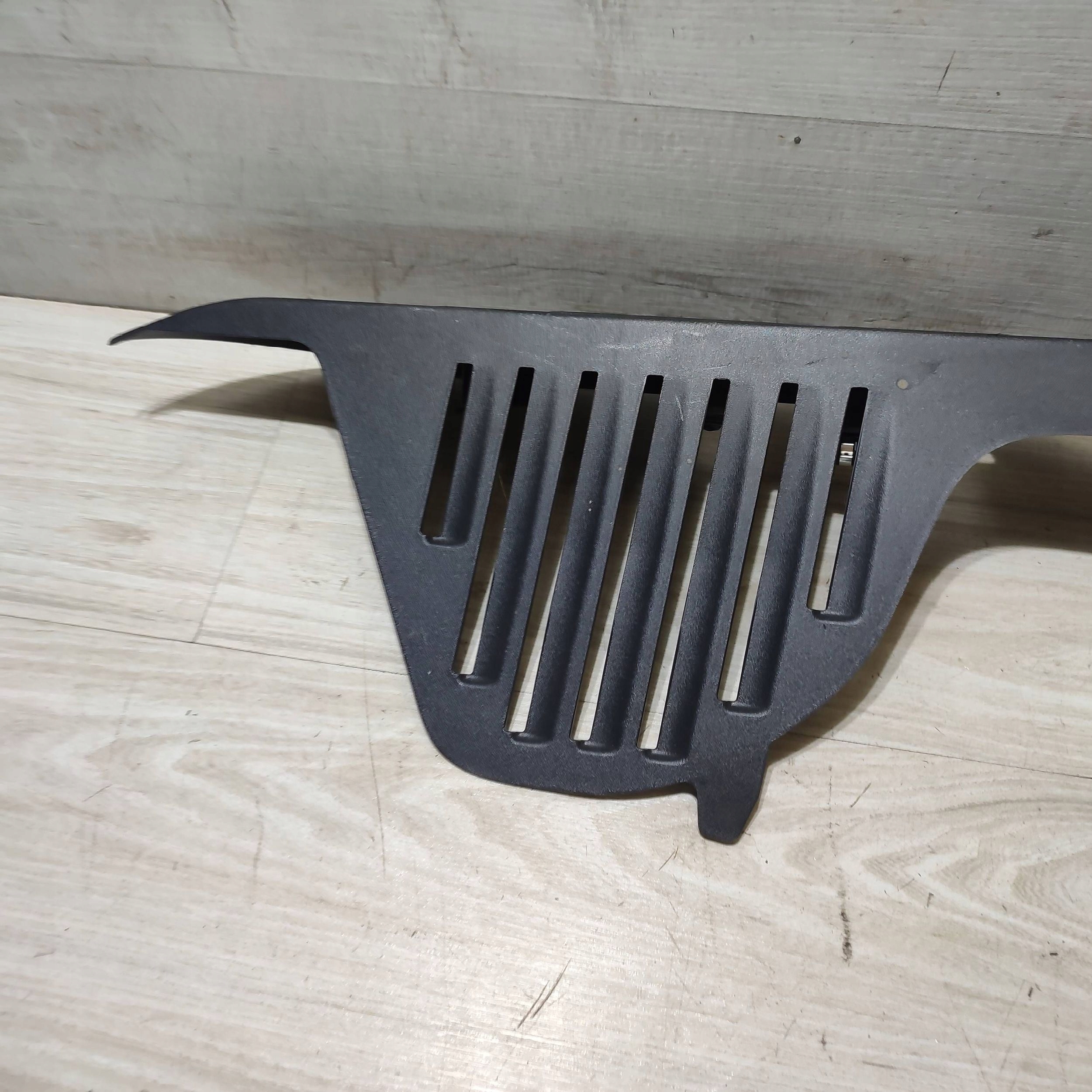 holder rolety boot rear part side left Jaguar F-Pace HK8331013AC