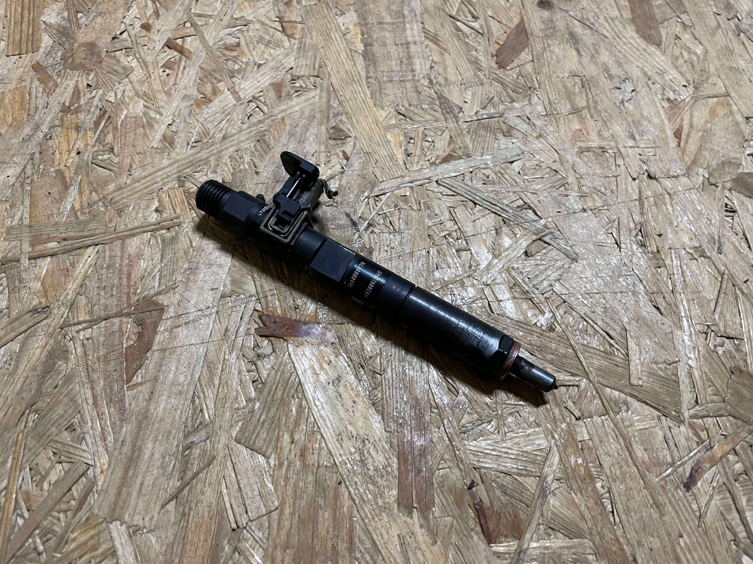 WTRYSK WTRYSKIWACZ PALIWA DACIA LOGAN I 1 LIFT 1.5DCI 166000897R DELPHI