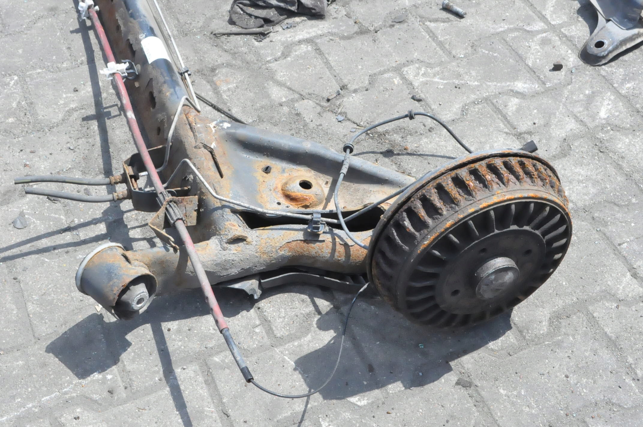 RENAULT CAPTUR I ZAWIESZENIE BELKA TYŁ NA BĘBNY Numer katalogowy części RENAULT