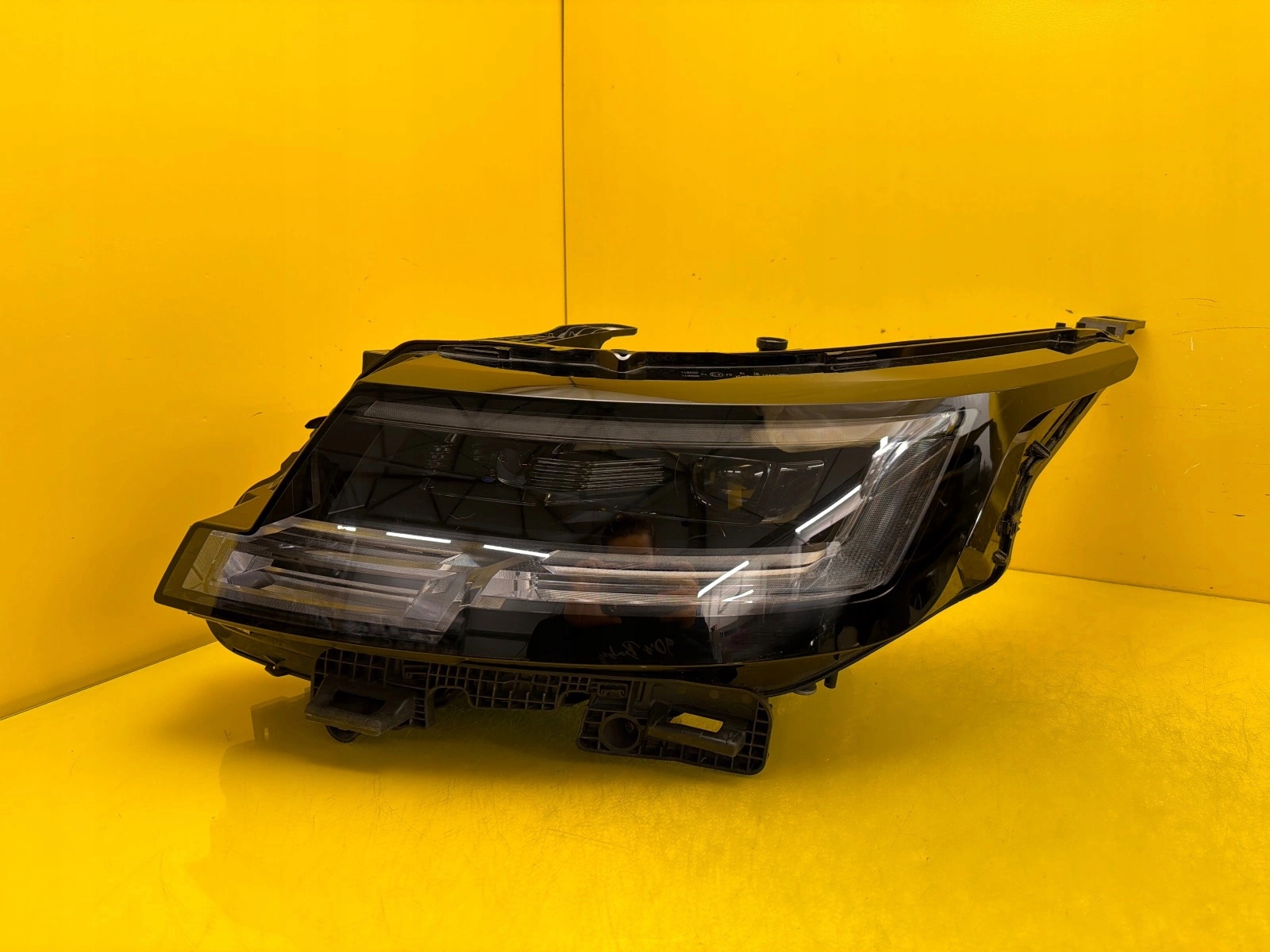 light left Range Rover Vogue L460 Full Led M8E2-13W030-HK