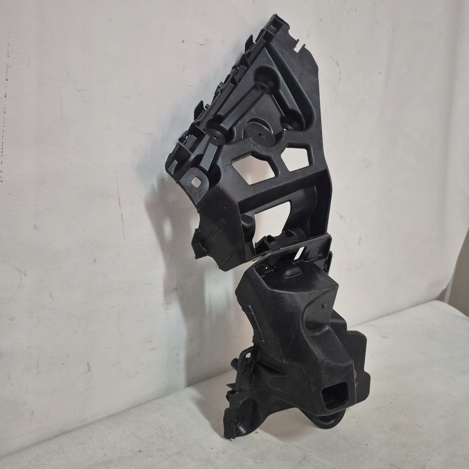 RENAULT CLIO IV HB -> bumper bracket right rear part rear 850446420R