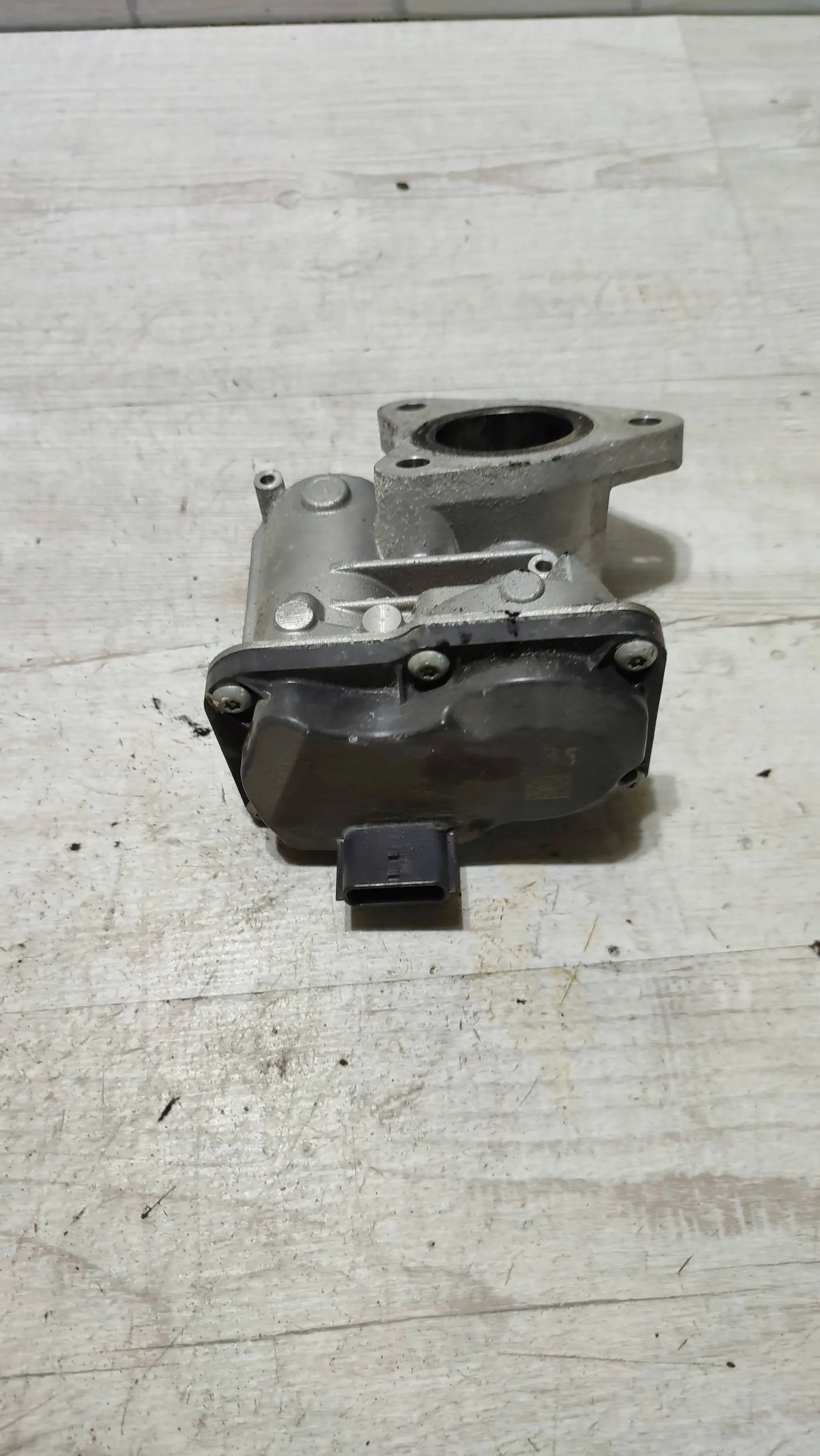 Mercedes-Benz A W176 2017 EGR valve