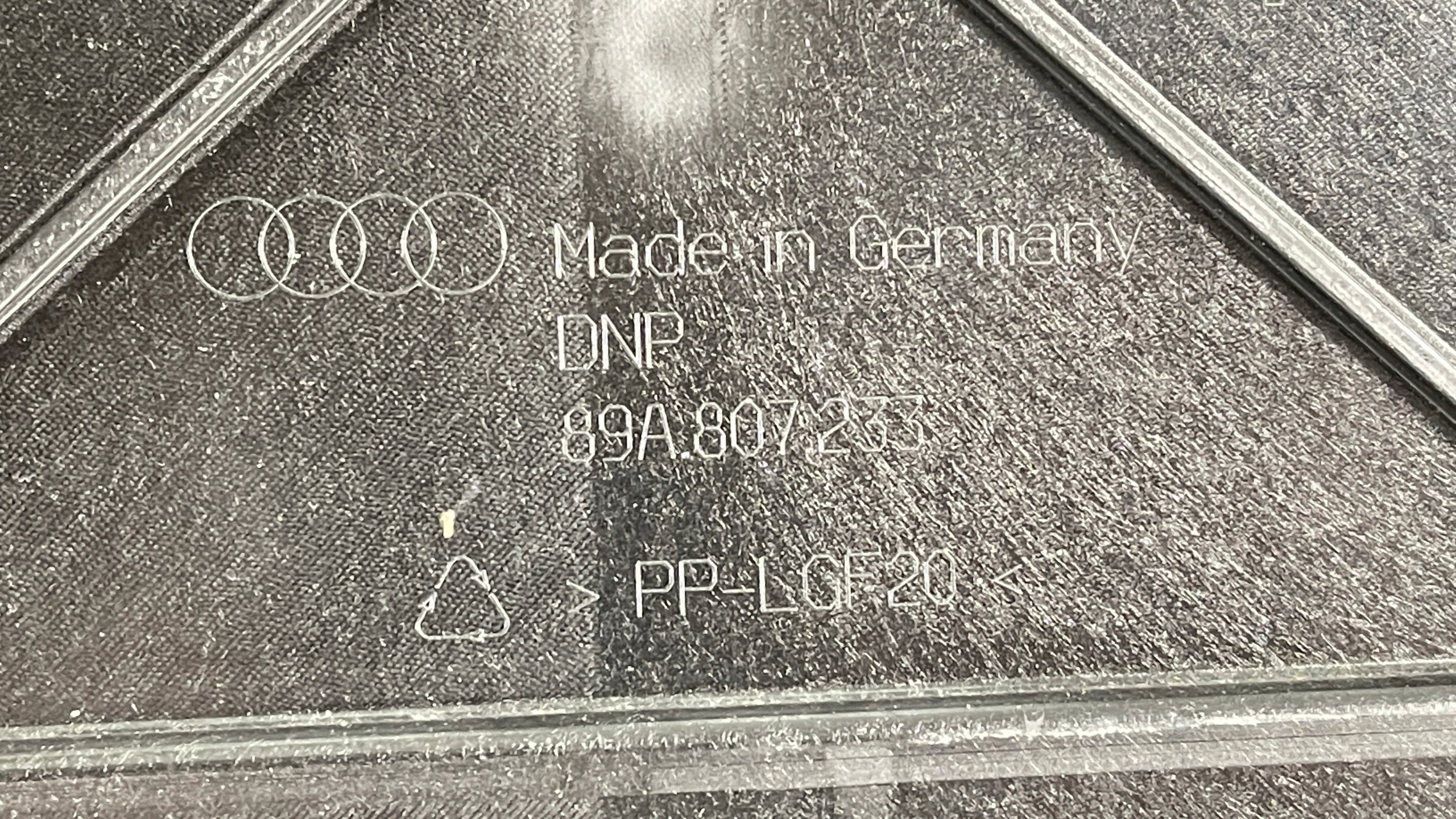 AUDI Q4 E-TRON 89A RAMKA ATRAPA GRILL KAMERA PDC Wersja Europejska