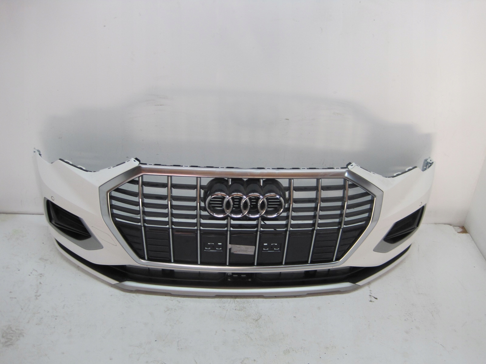 bumper AUDI Q3 83A 22R KAMERA 6 PDC front