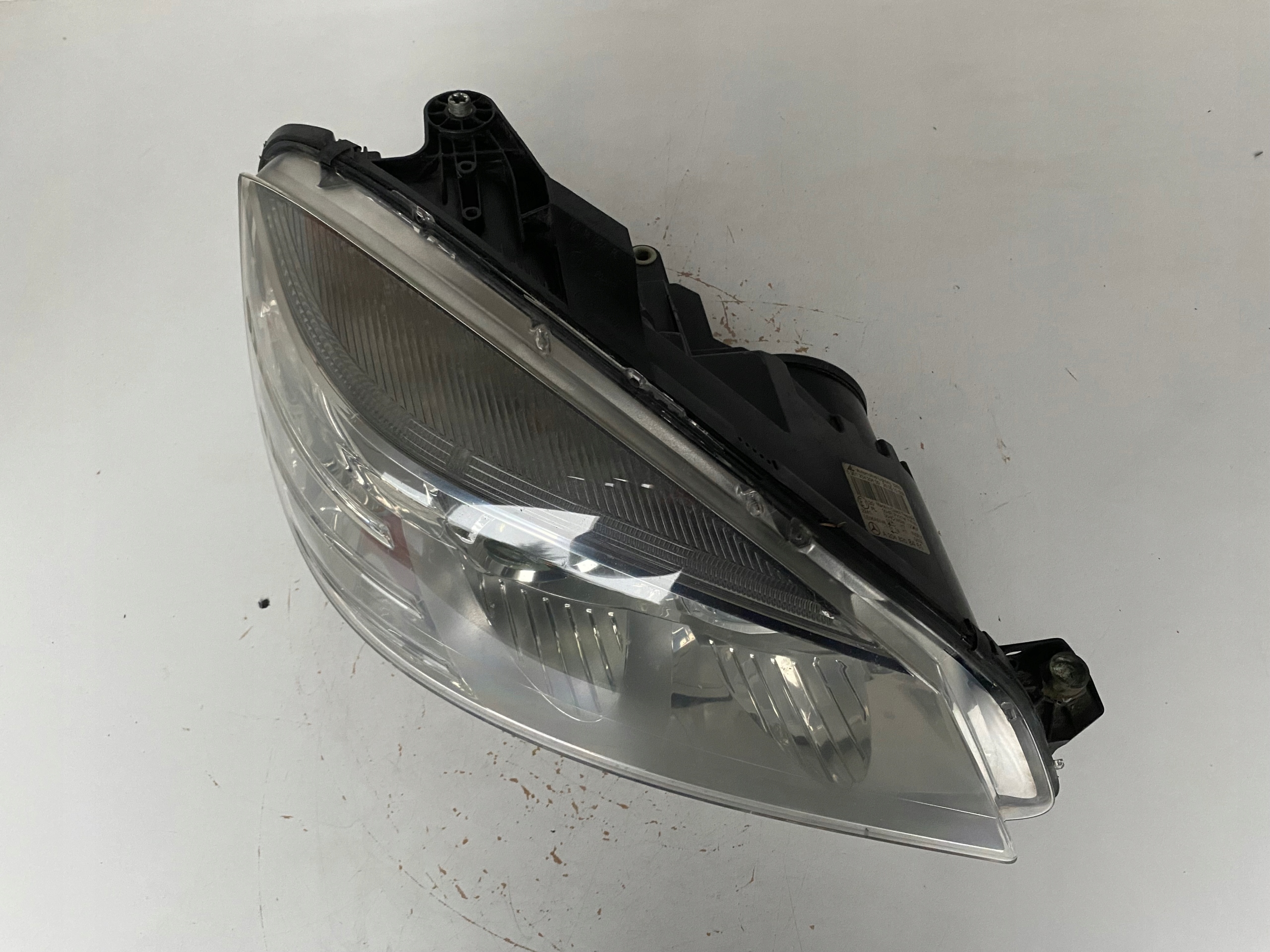 light right REFLEKTOR MERCEDES C-KLASA W204 07-10