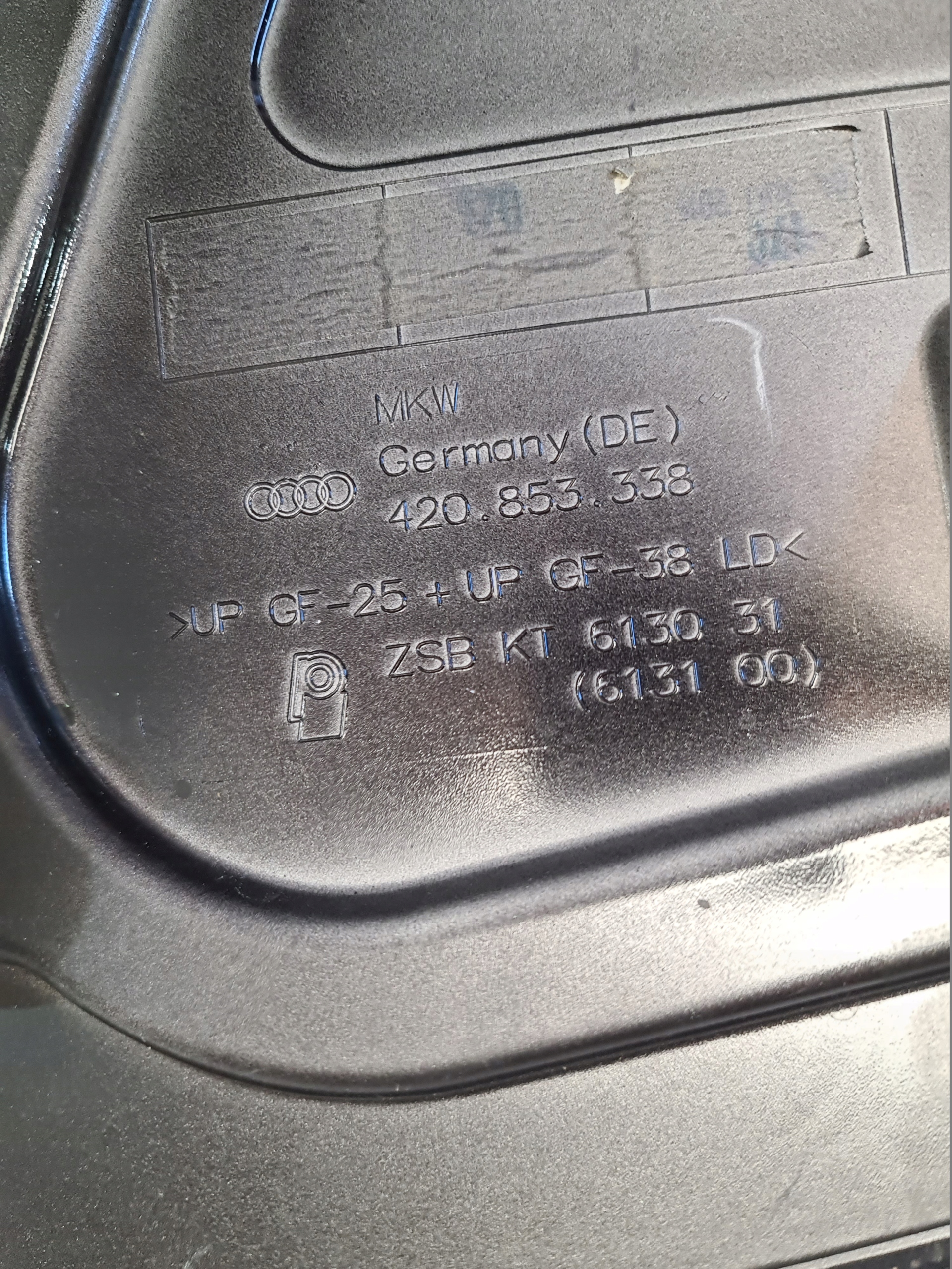 Audi R8 NAKŁADKA OSŁONA BŁOTNIK PRAWY 420853338 - galeria