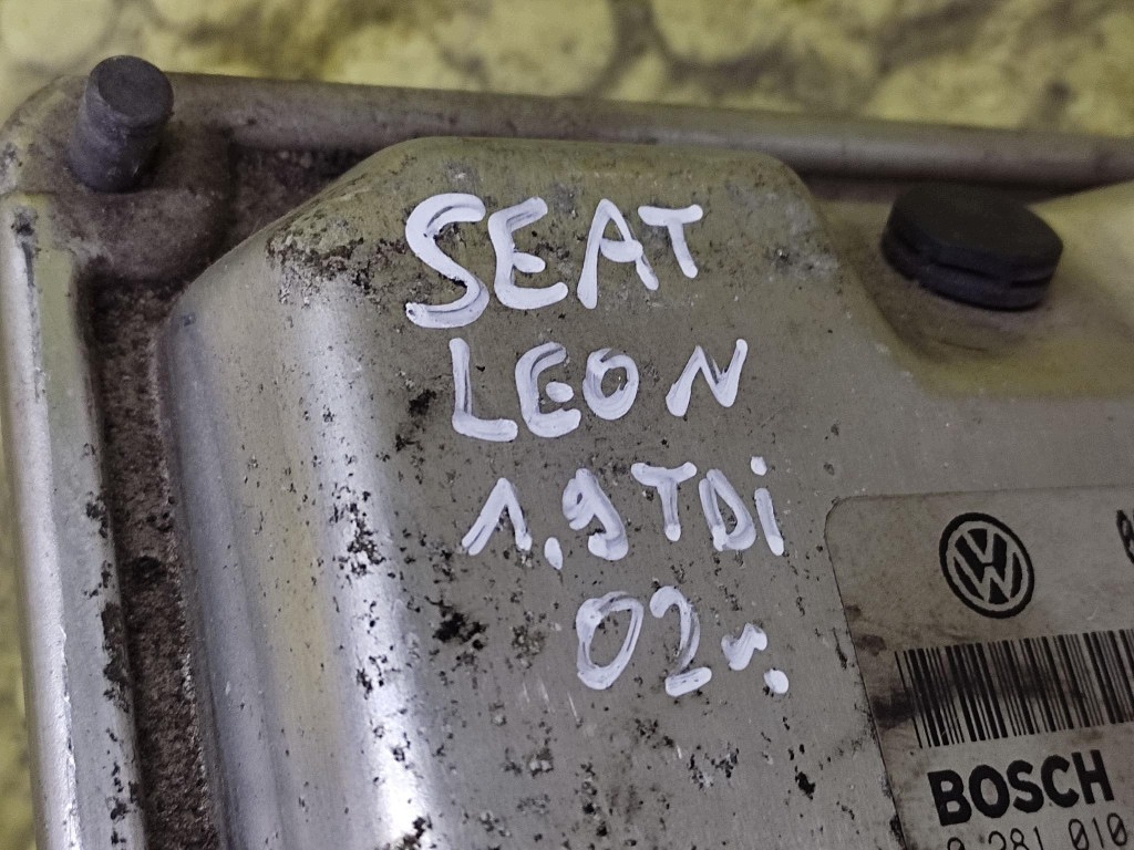 SEAT LEON centralina motore 0281010683
