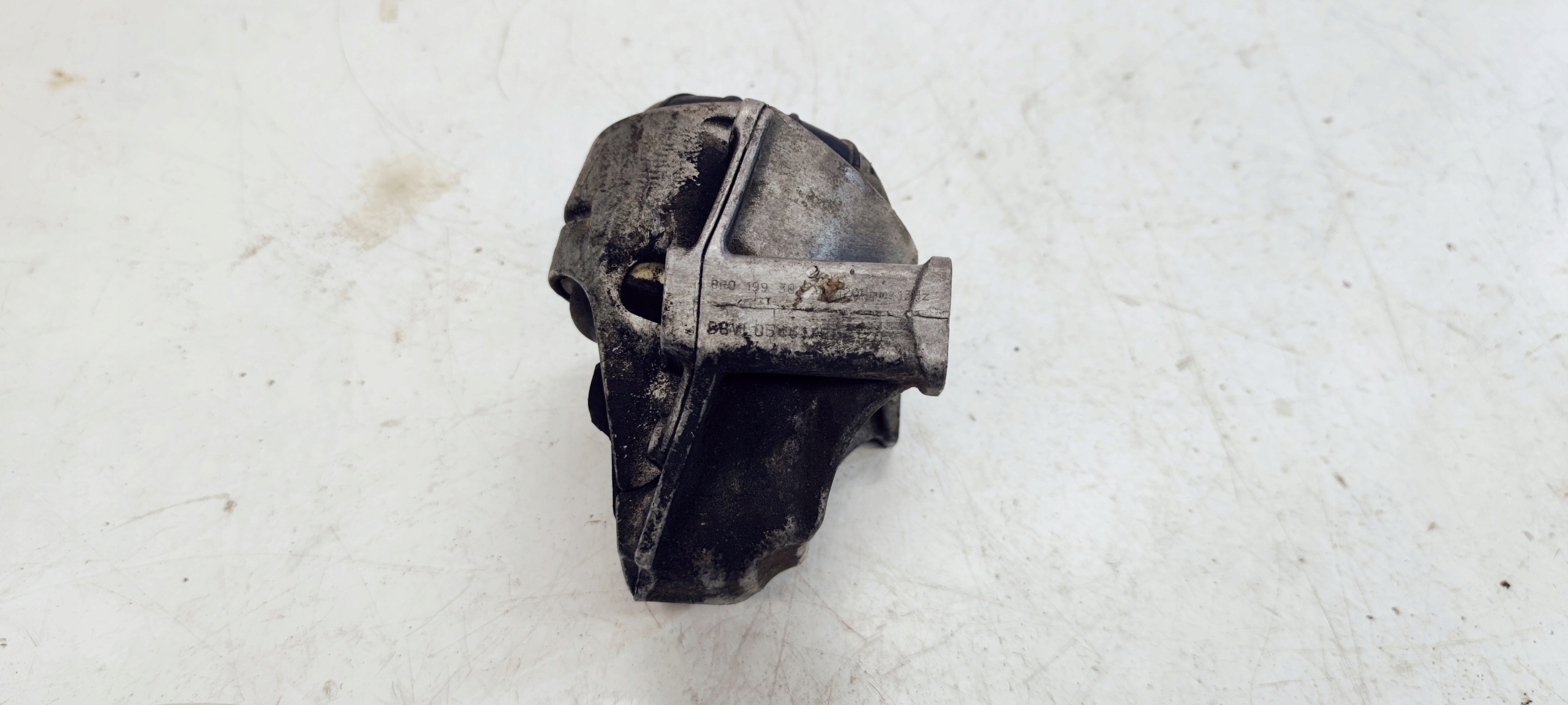 engine mount L P AUDI A4 B8 A5 Q5 8R0199381AN