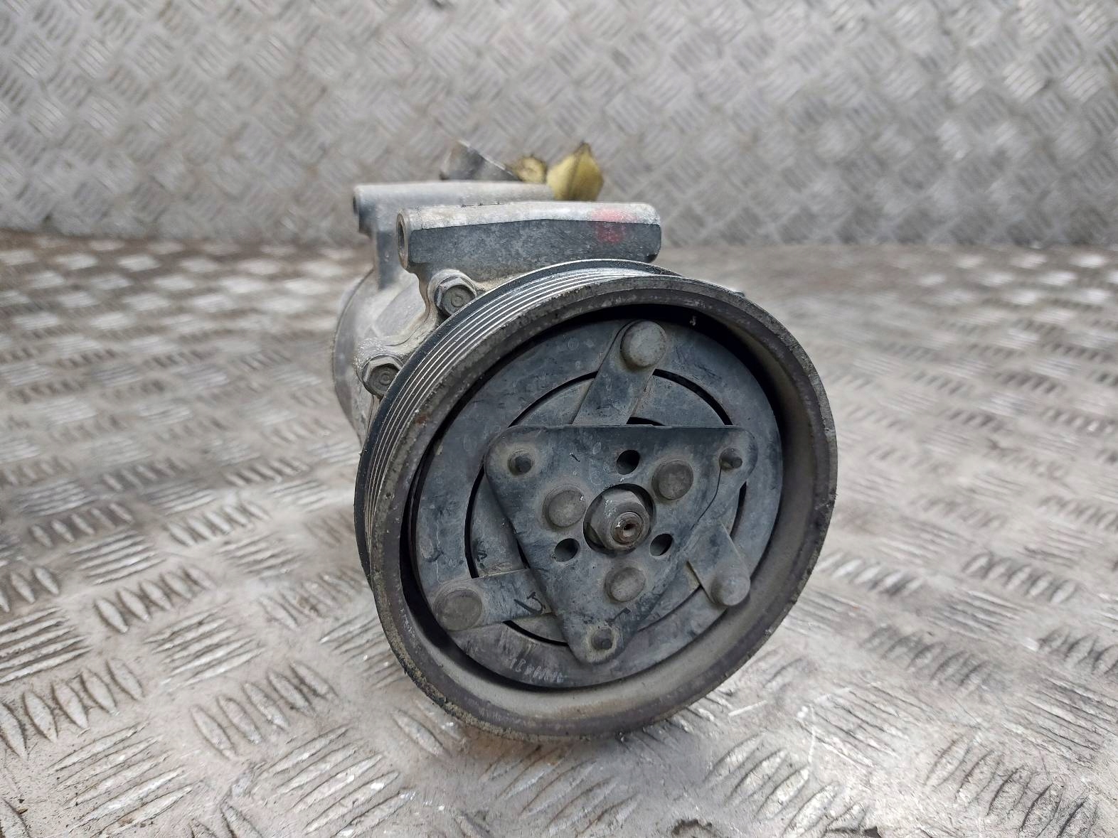 compressor compressor; of the air conditioning RENAULT KANGOO II 8200953359 1.5 DCI