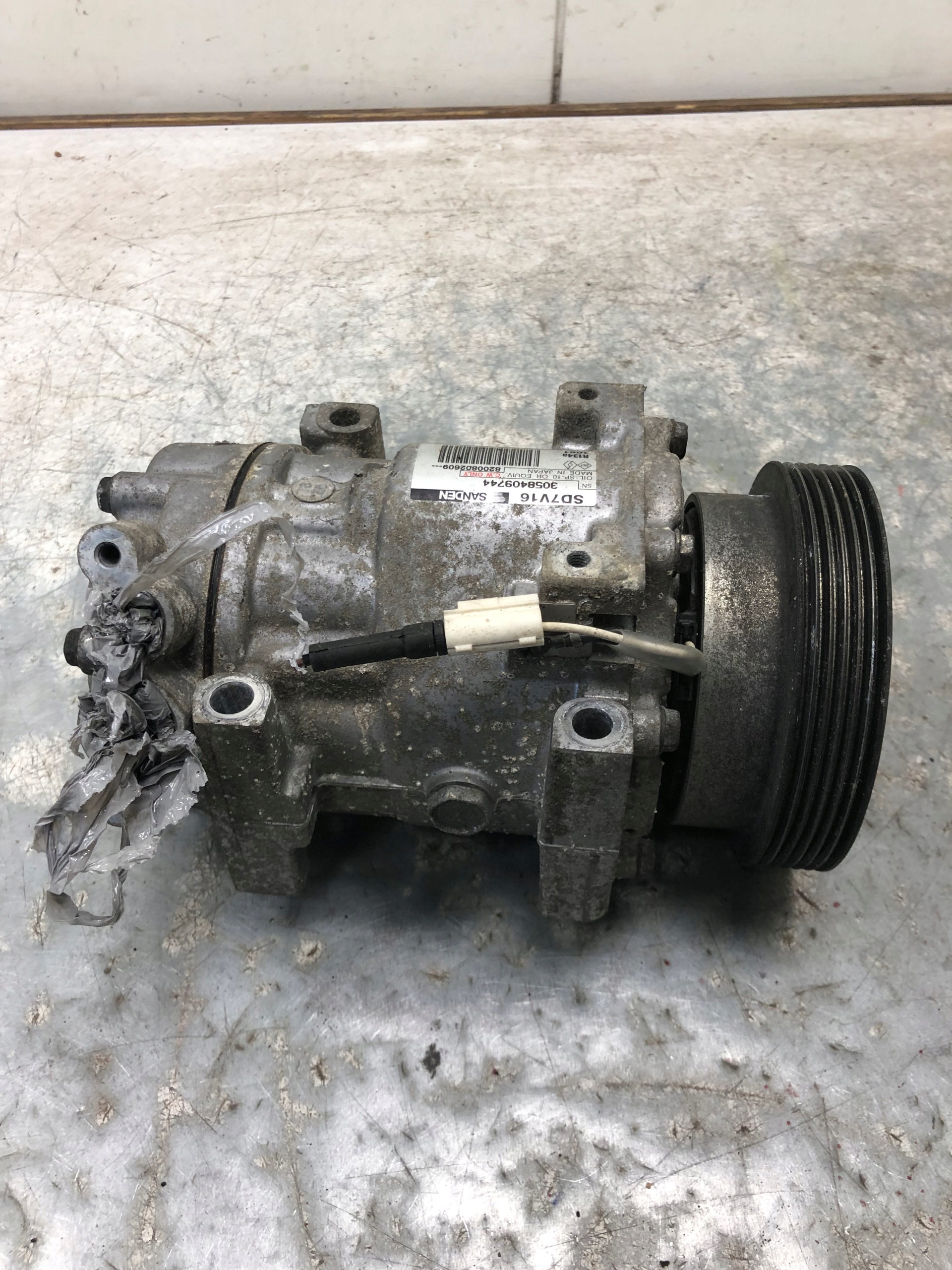compressor compressor; of the air conditioning DACIA LOGAN 8200802609