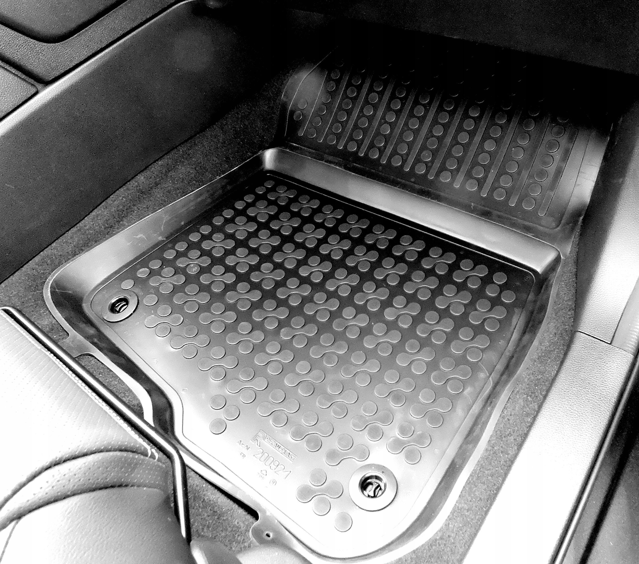 Dacia Dokker 2012 - 2021 dywaniki gumowe korytkowe Rezaw-Plast Liczba elementów 3