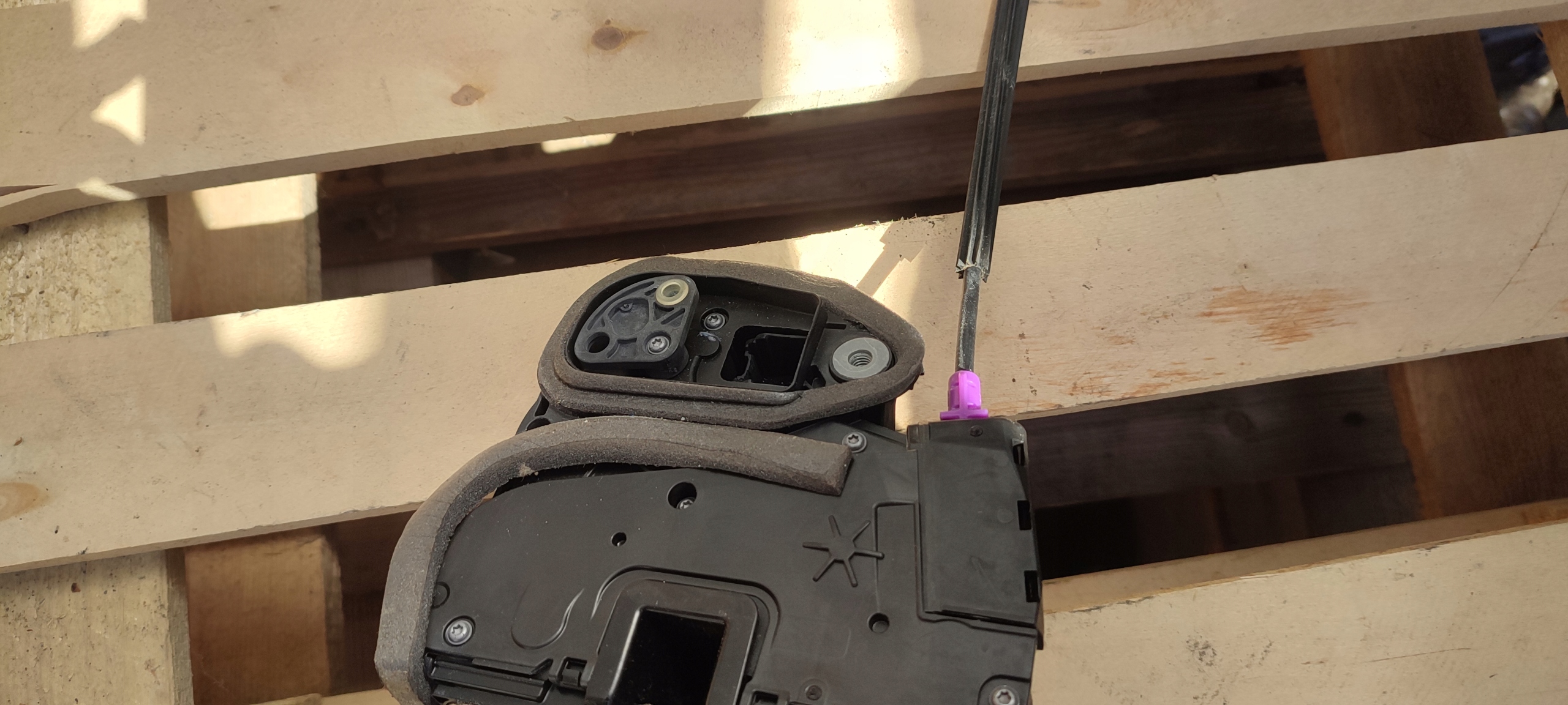 lock door left front OPEL ASTRA K INSIGNIA B C3039077