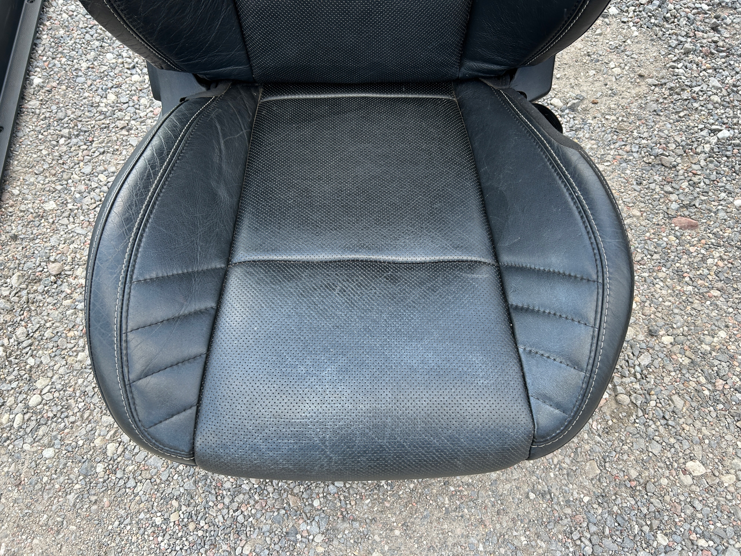 seats side inner leather Dodge Challenger SRT Hellcat 2015