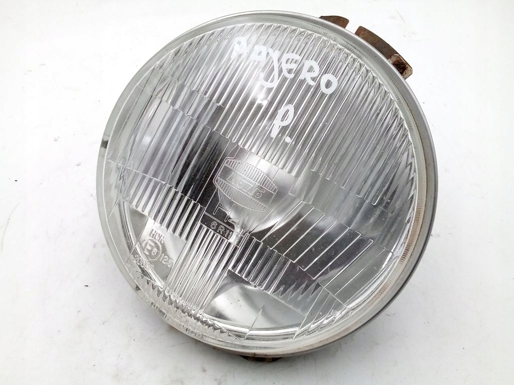Mitsubishi Pajero and 1 light right front front Koito