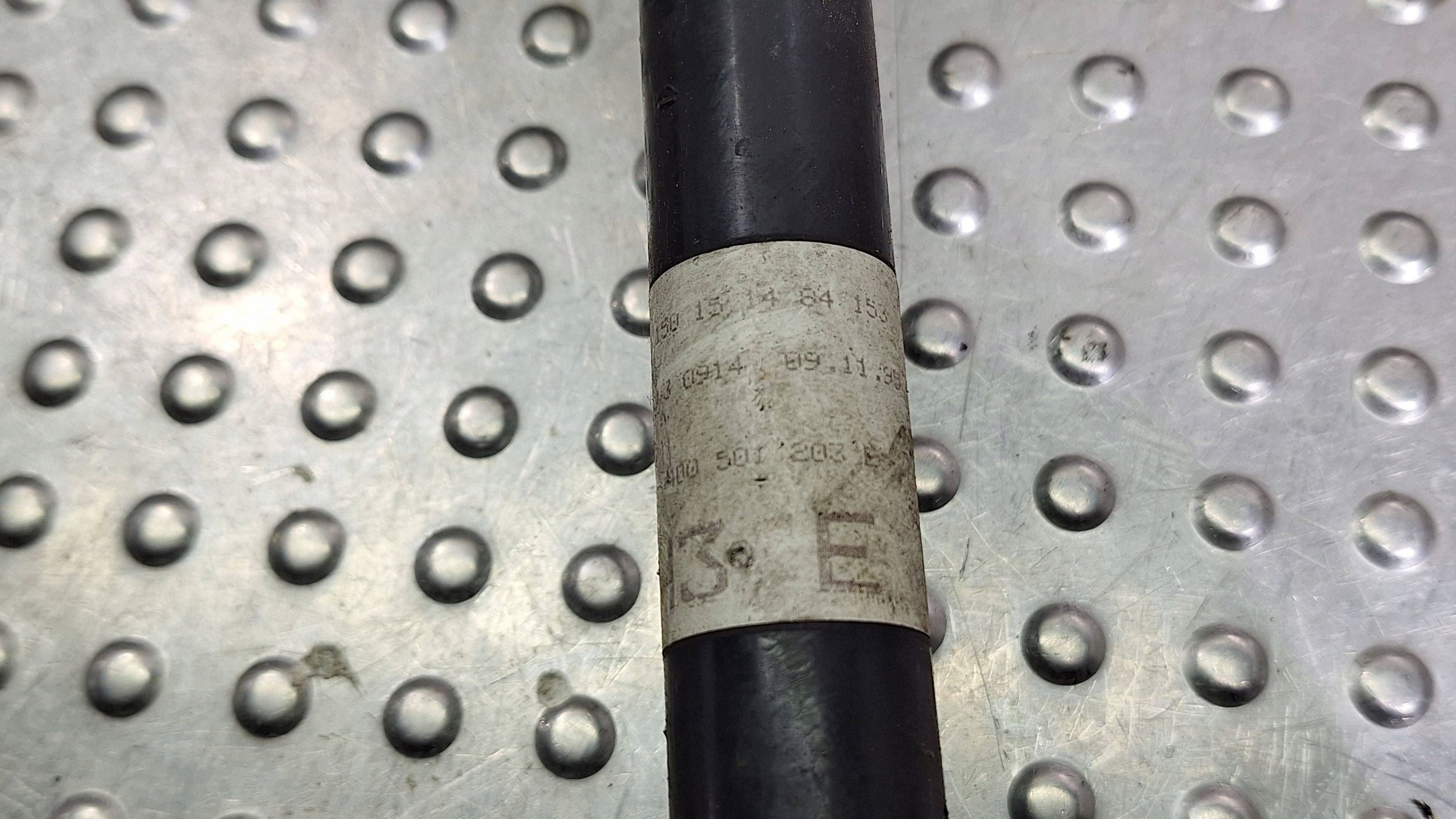 semi-axis left right rear part 4D0501203E AUDI A8 D2 3.7 V8 230KM QUATTRO