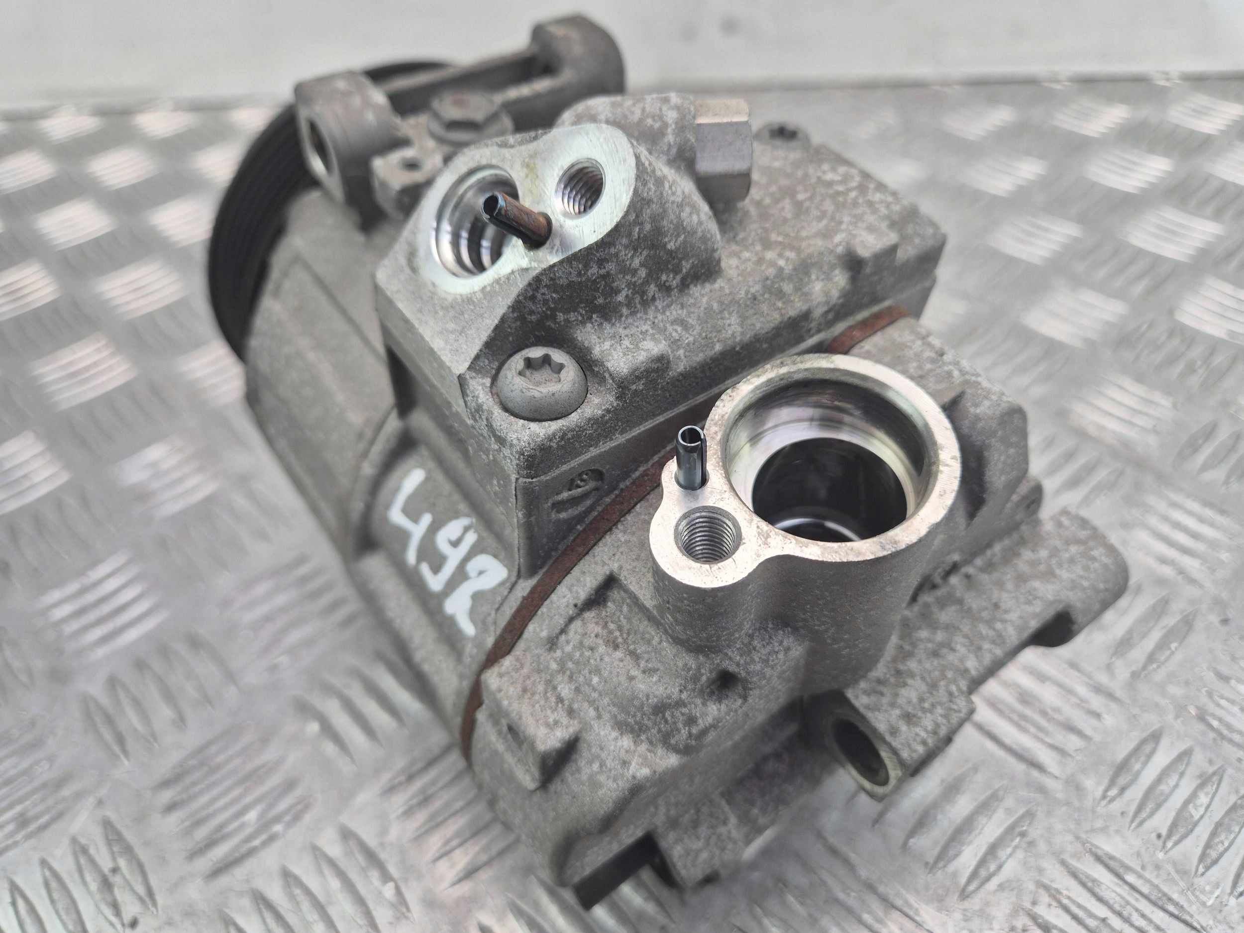 Mercedes C200 CGI W204 compressor; compressor of the air conditioning A0022304511