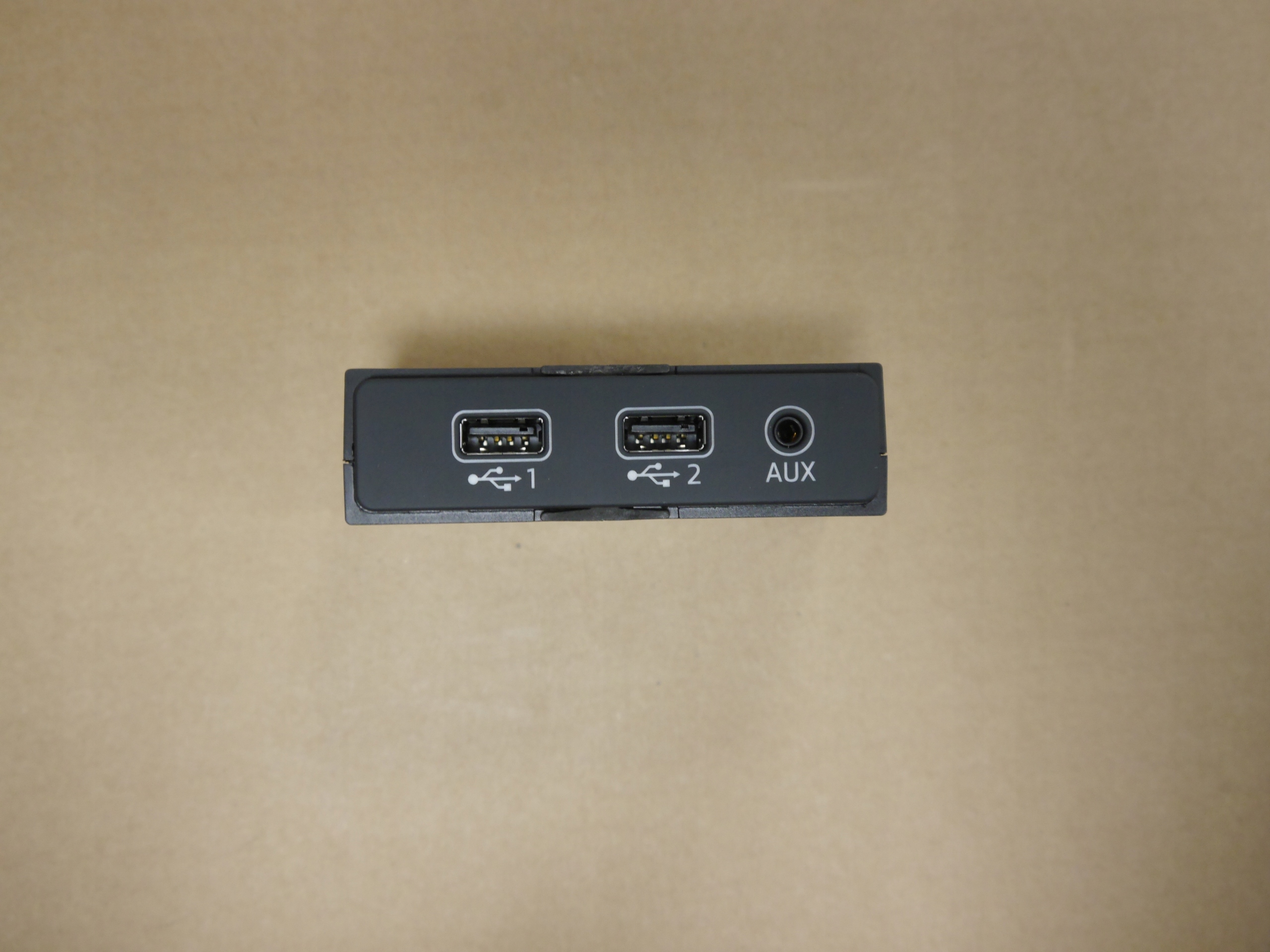 AUDI A4 A5 8W Q5 разъем USB порт 8W0035736