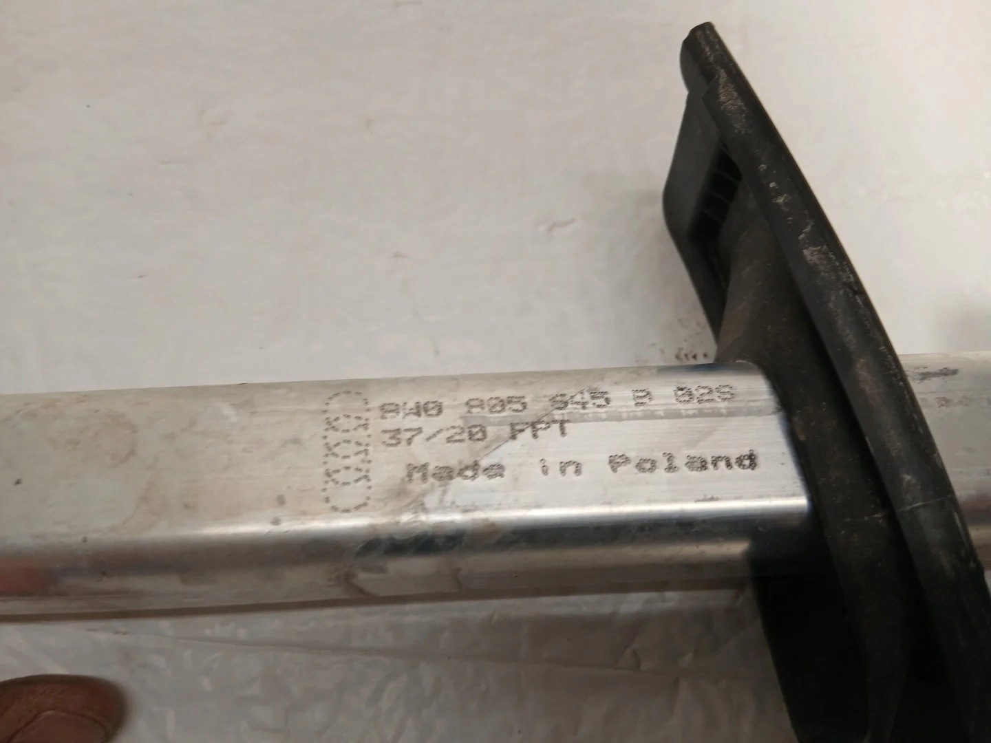 AUDI A4 B9 LIFT příčka podpěra levá 8W0805645B