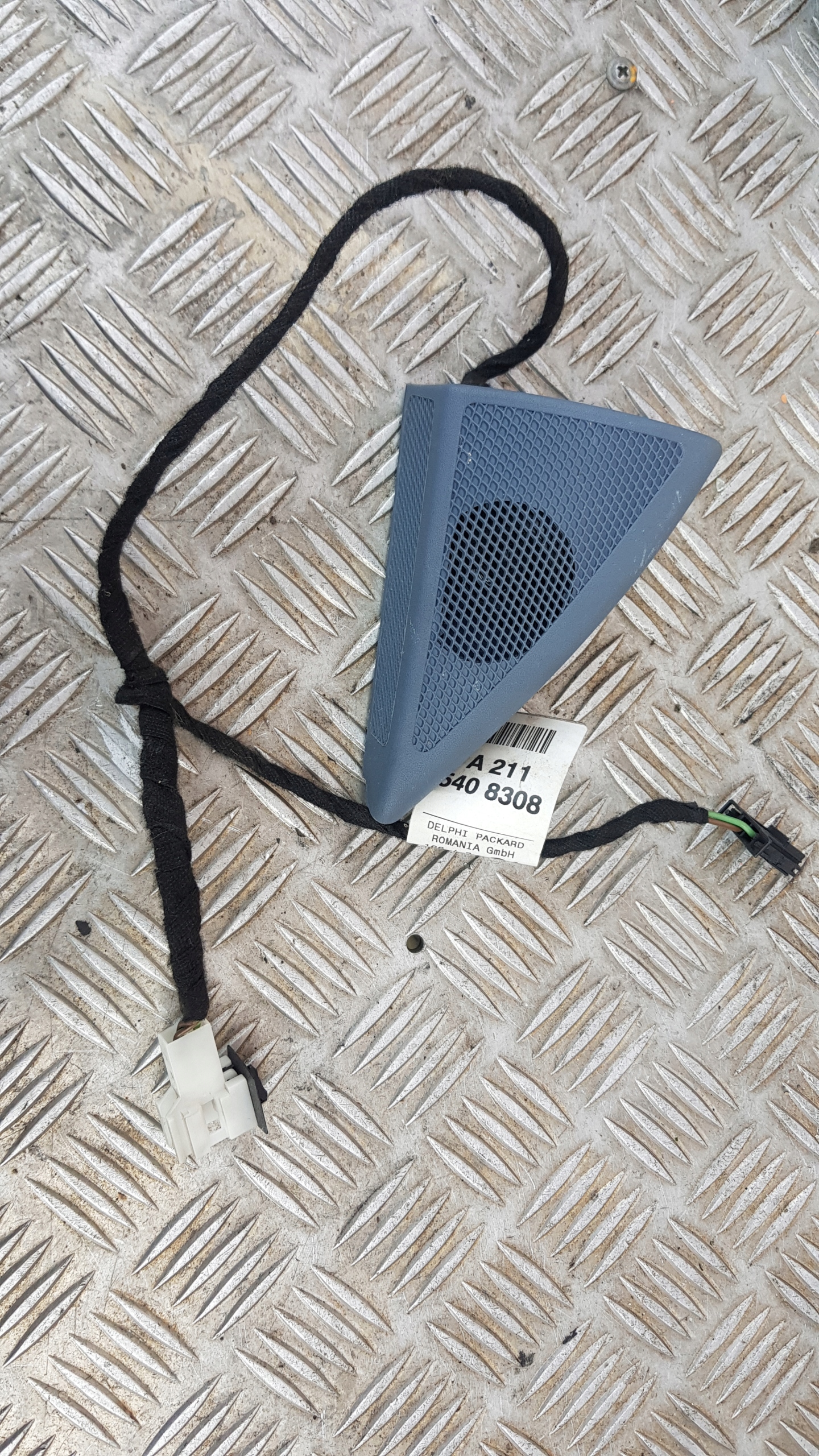 MERCEDES W211 speaker TROJKAT right A2115408308