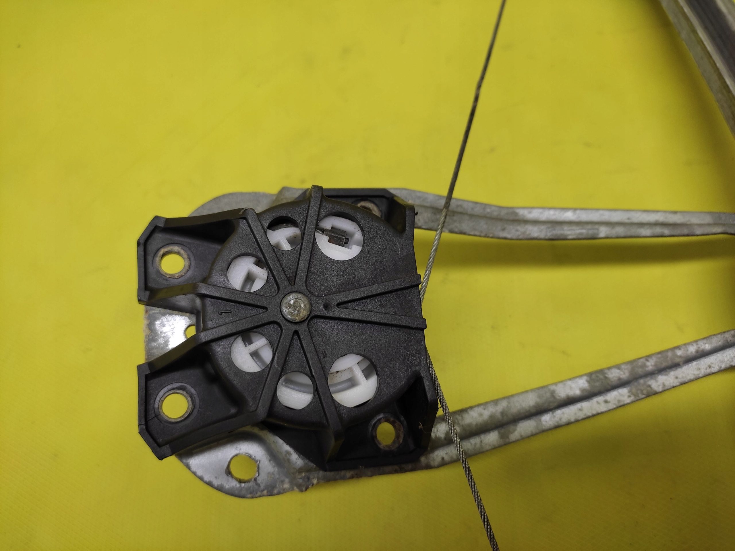 MERCEDES C220 window regulator right rear part