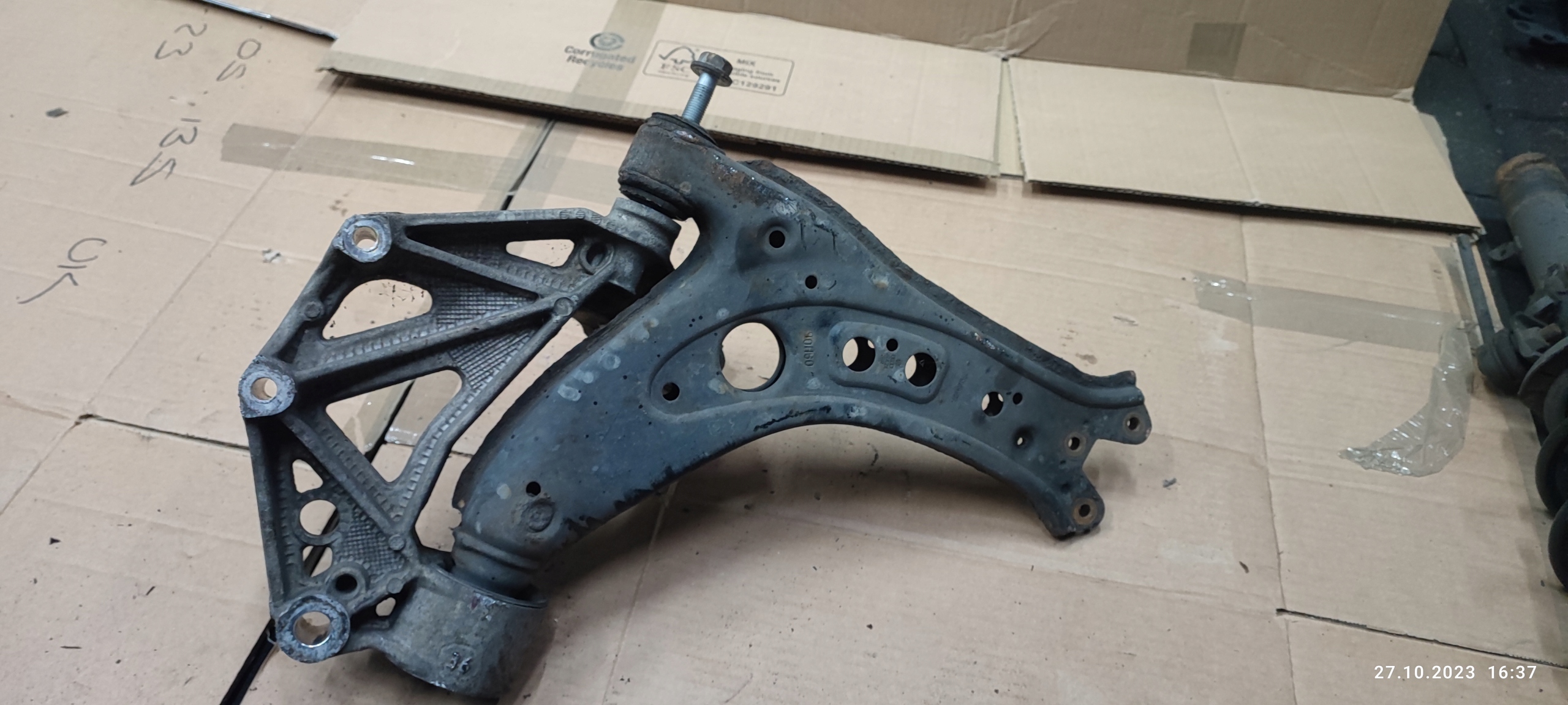 VW FOX arm left + console holder + screw KOMPLET