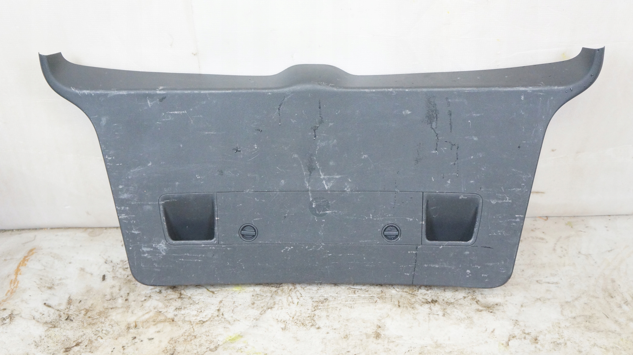 1T0867601B - VW Touran обшивка корпус бекон багажника