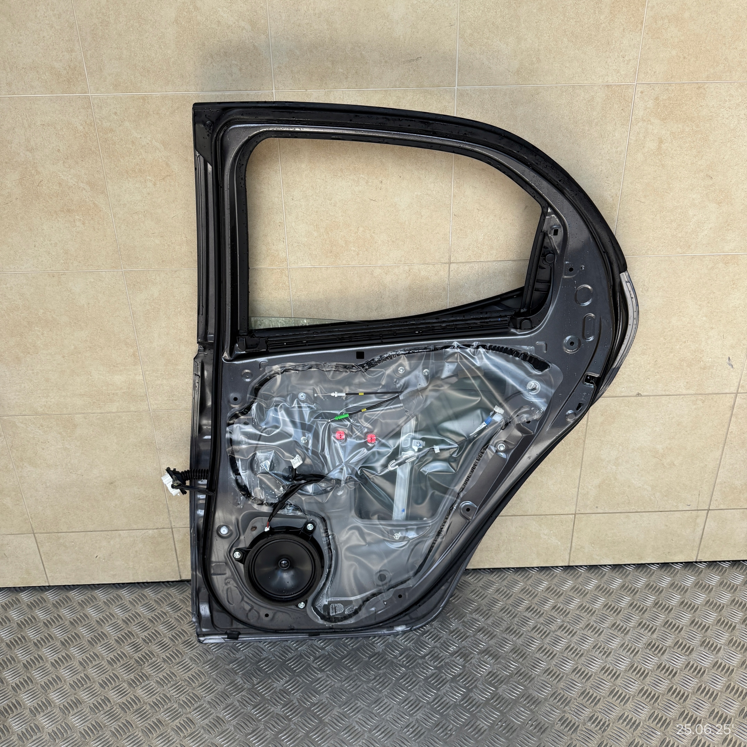 door complete rear. right MAZDA 2 IV 2024 ROK
