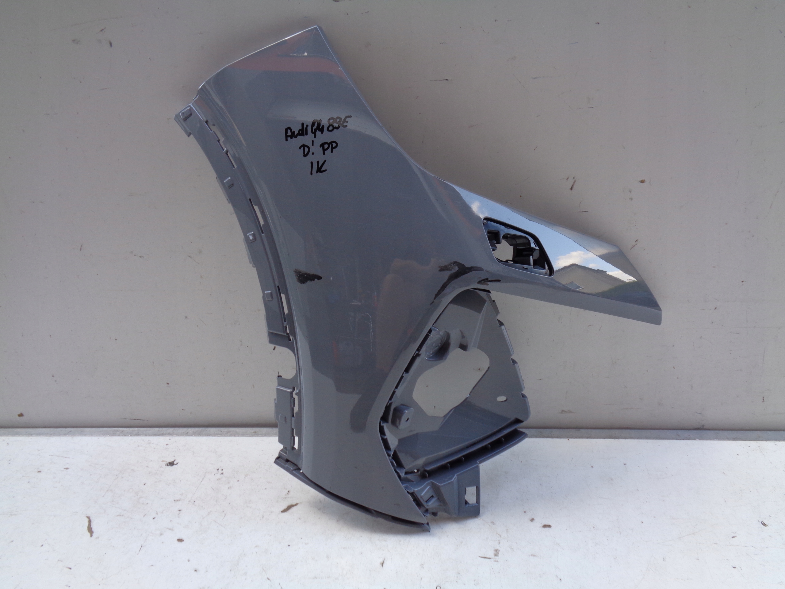 corner of a bumper right front AUDI Q4 89A