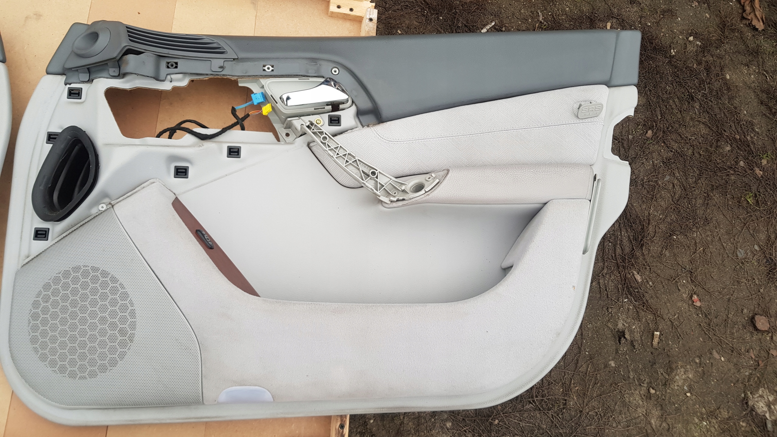 MERCEDES W220 upholstery right front side JASNY MATERIAL