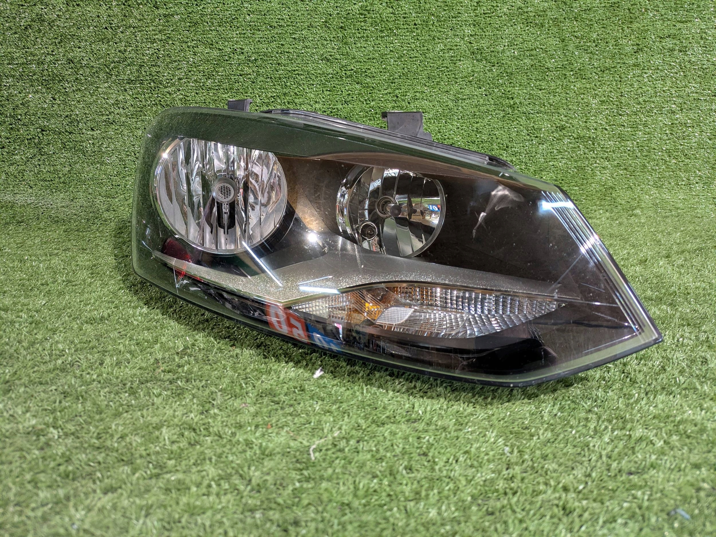 REFLEKTOR right front VW POLO 6R 09-14 NR.1050