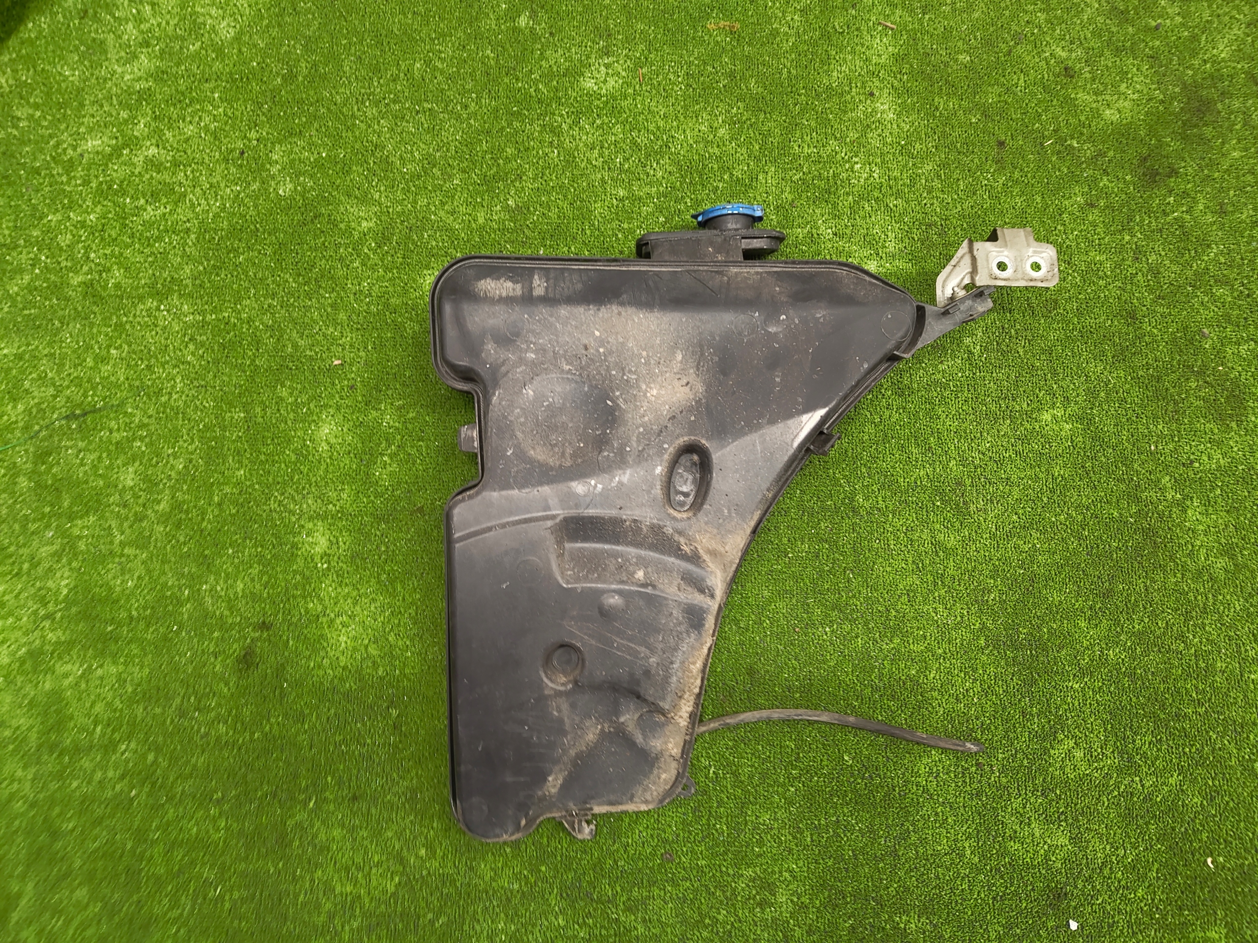 BMW 5 G30 serbatoio LIQUIDO DO LAVAFARI 7357290