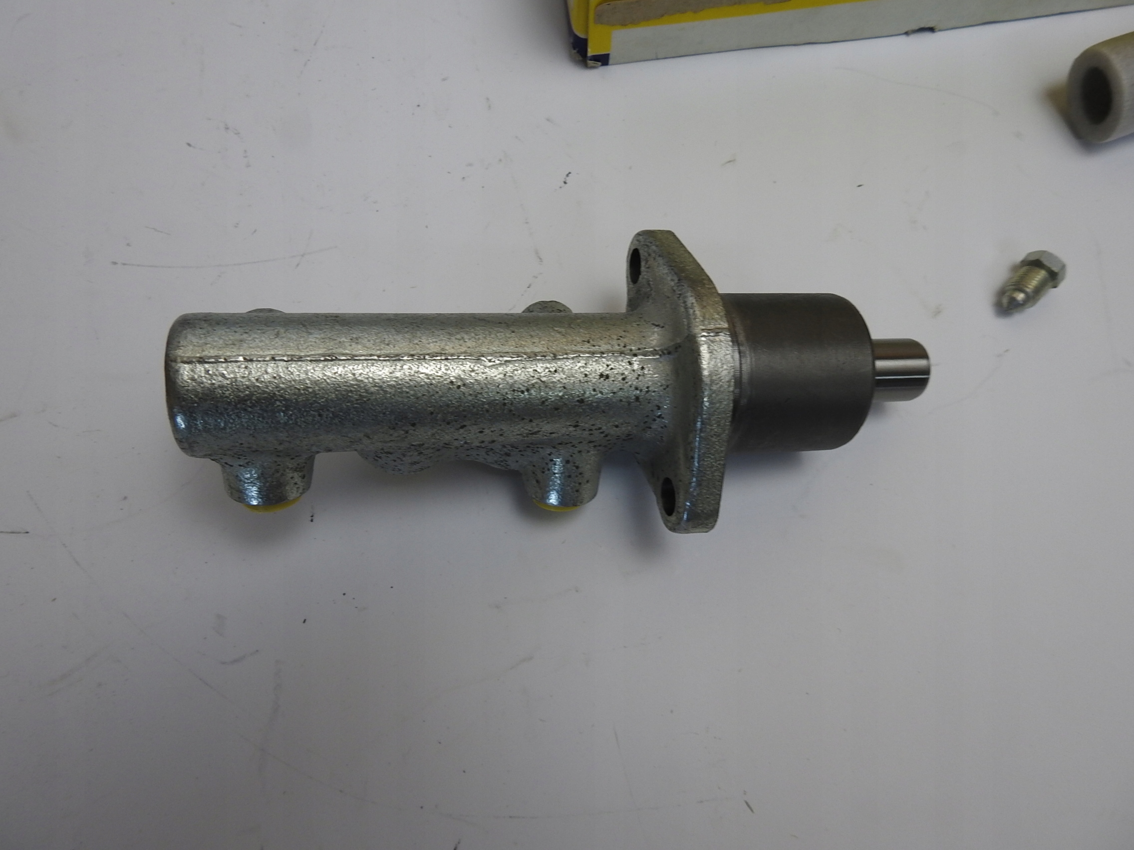 pompa hamulcowa Mercedes Sprinter 208D 308D 214 Producent części Magneti Marelli